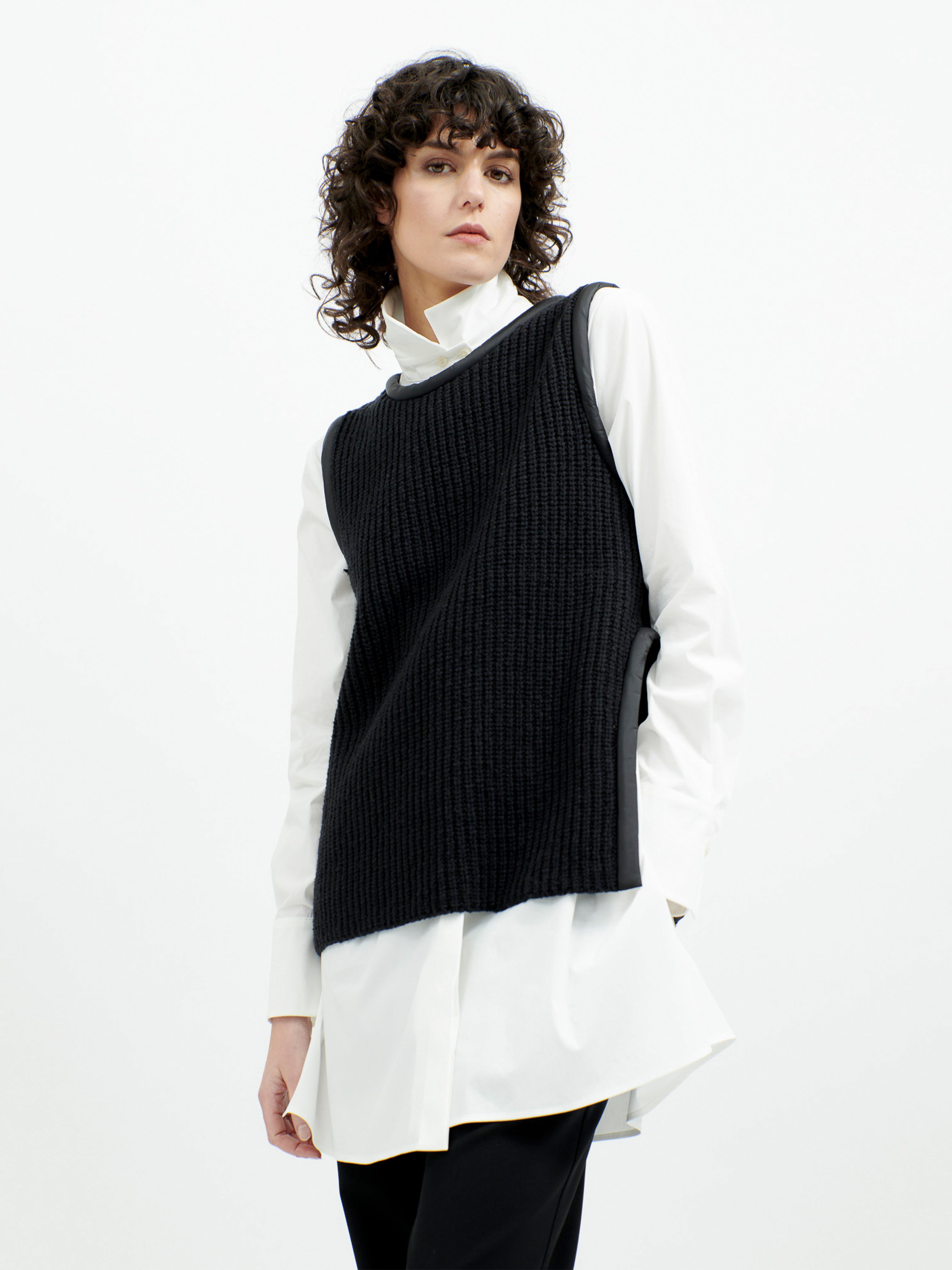 SHI VEST BLACK