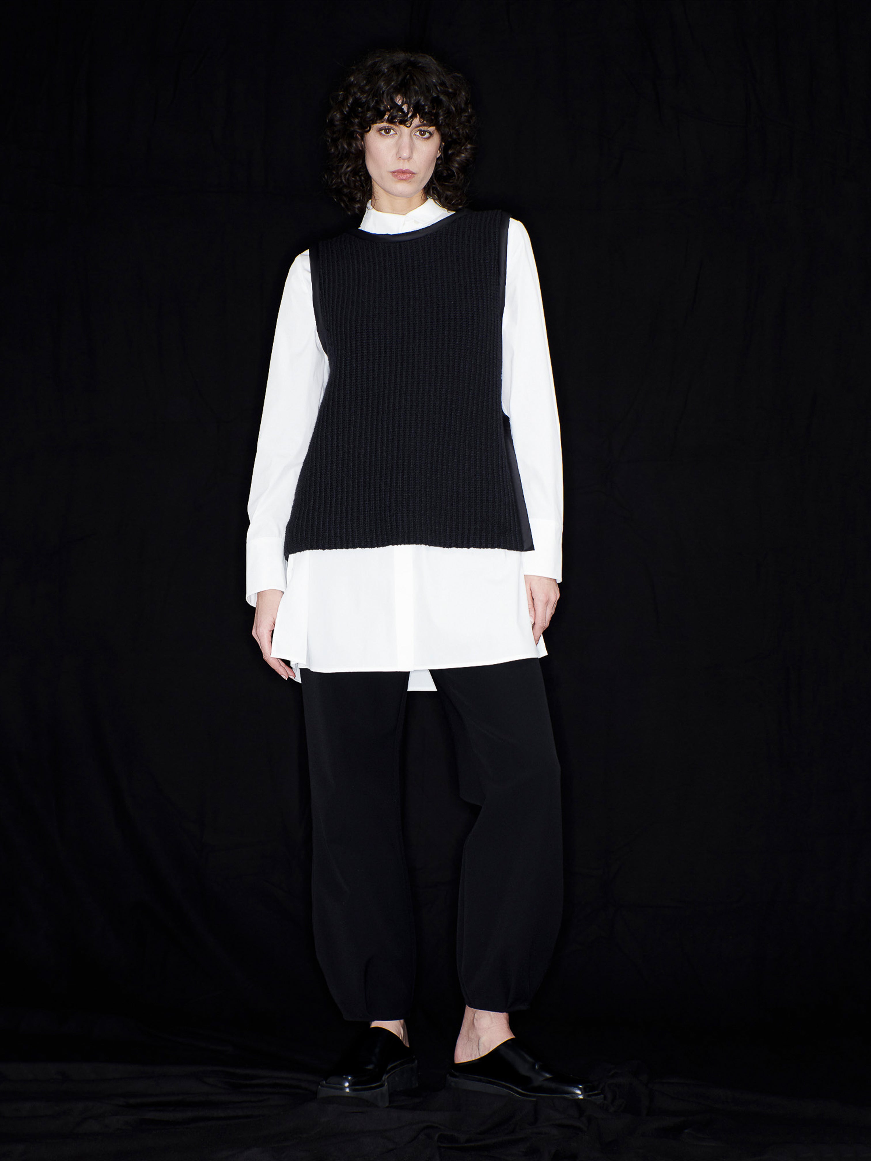 SHI VEST BLACK