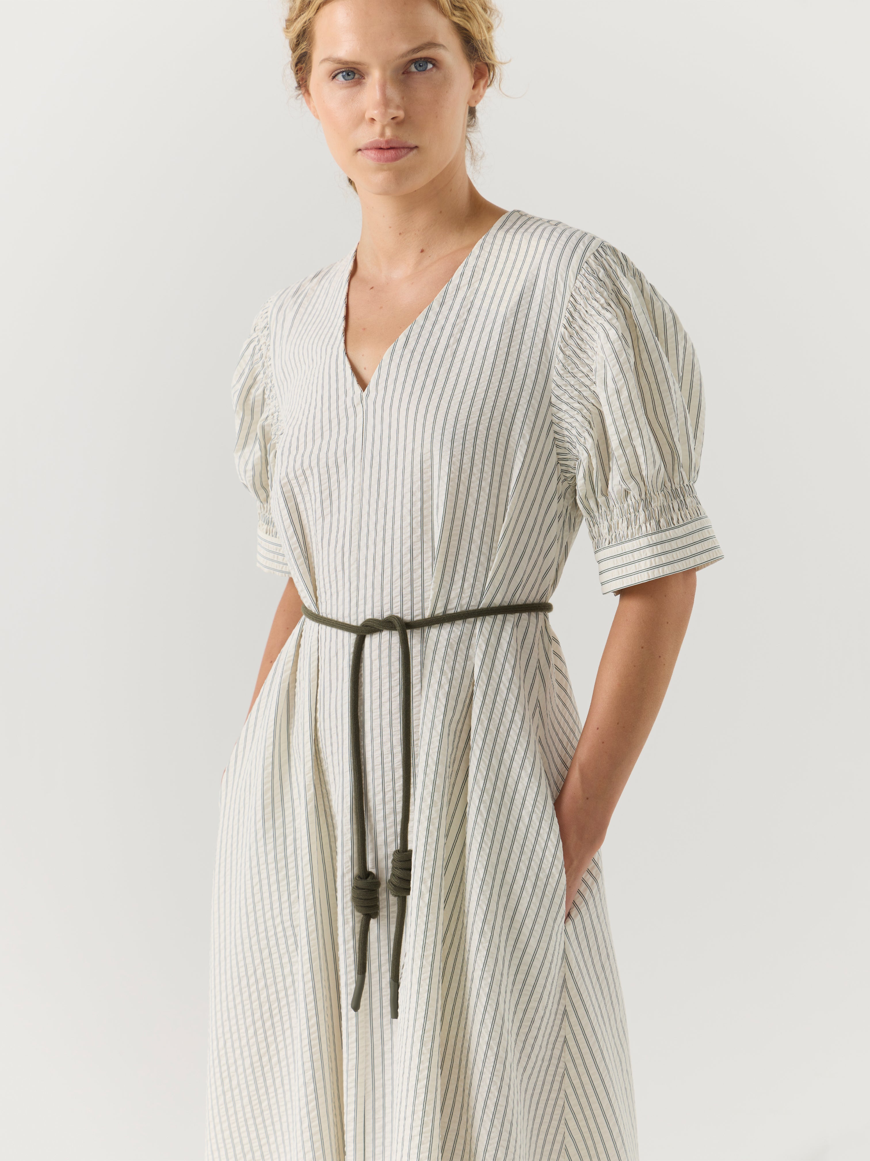 SCOTTIE DRESS BASIL STRIPE SEERSUCKER