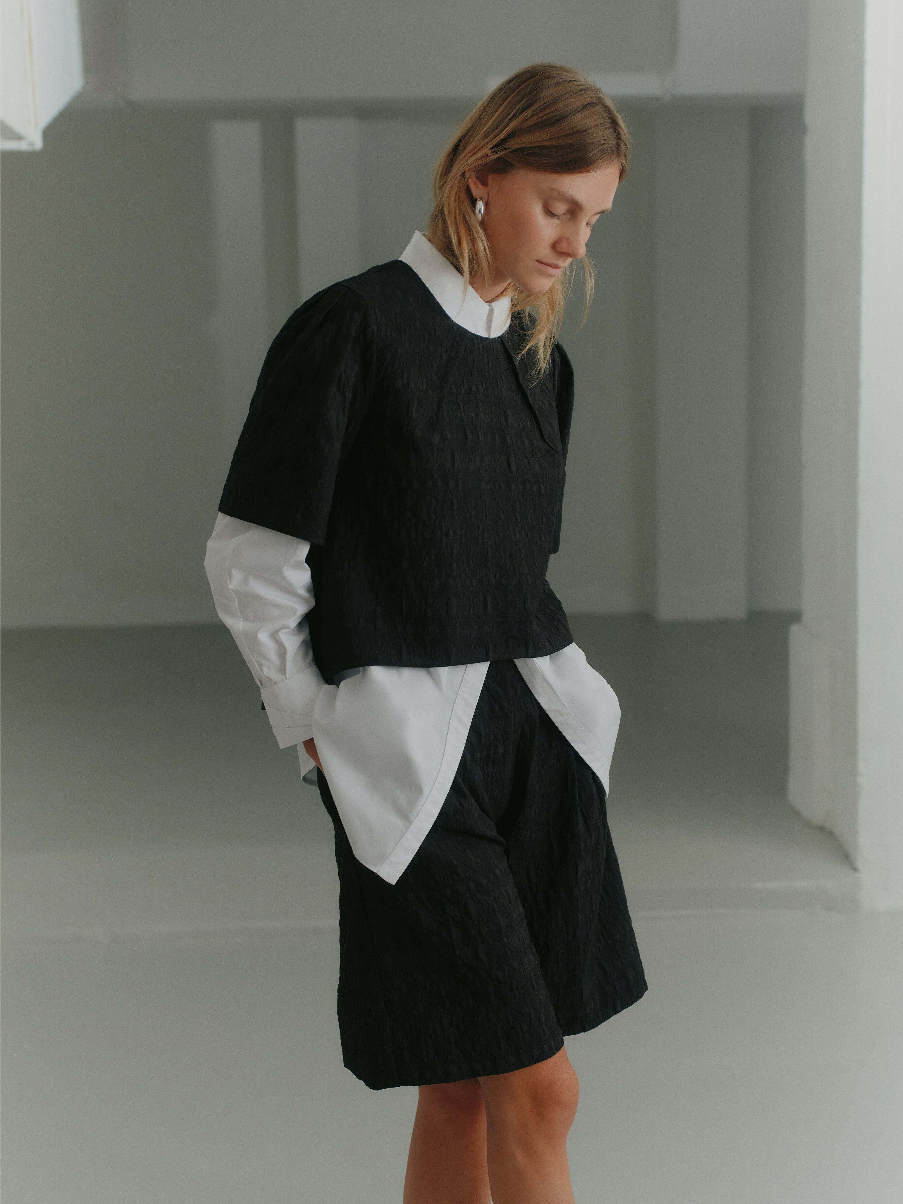 TALIA TOP BLACK JACQUARD