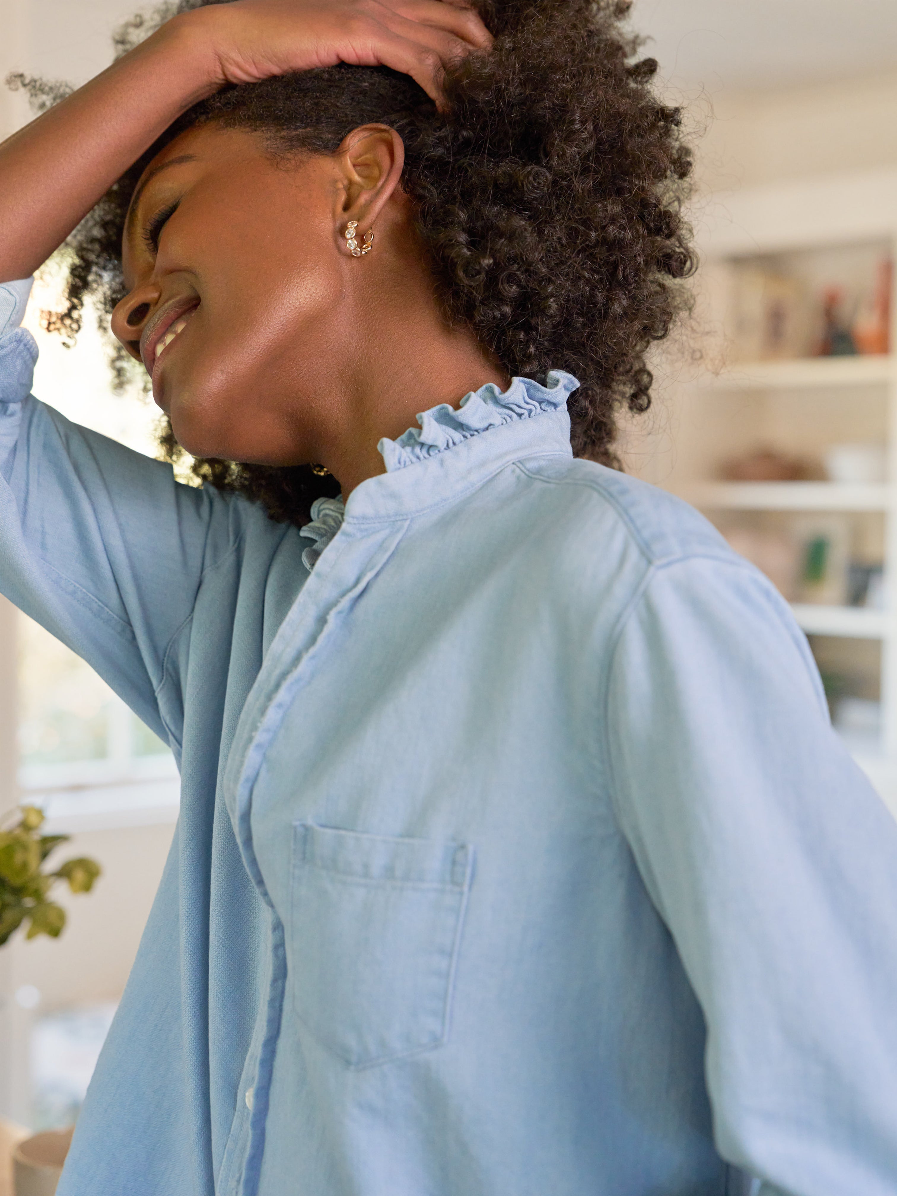EILEEN RUFFLE COLLAR SHIRT CLASSIC BLUE