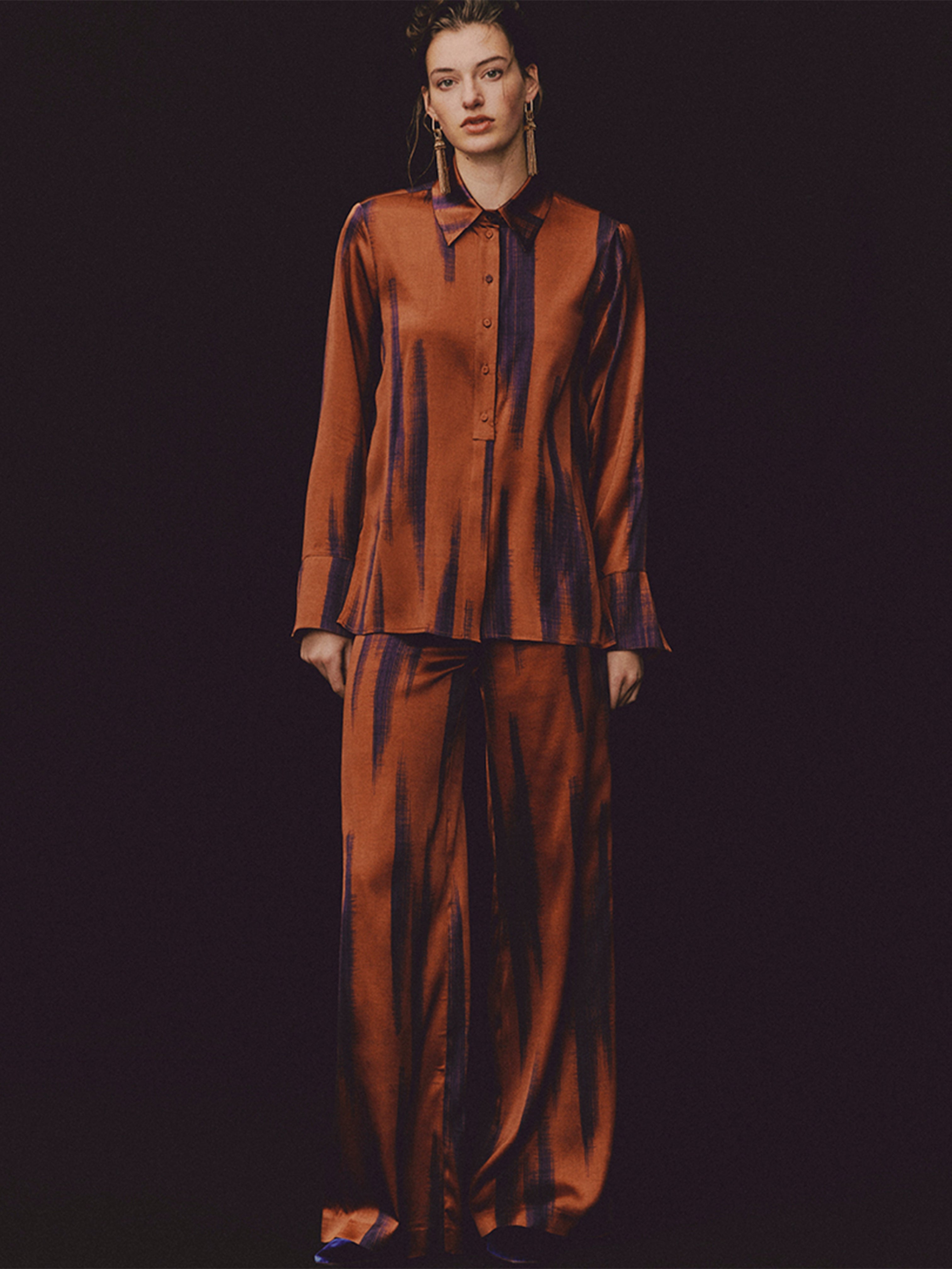 HAKINARI STRETCH SATIN SHIRT RUST/INK