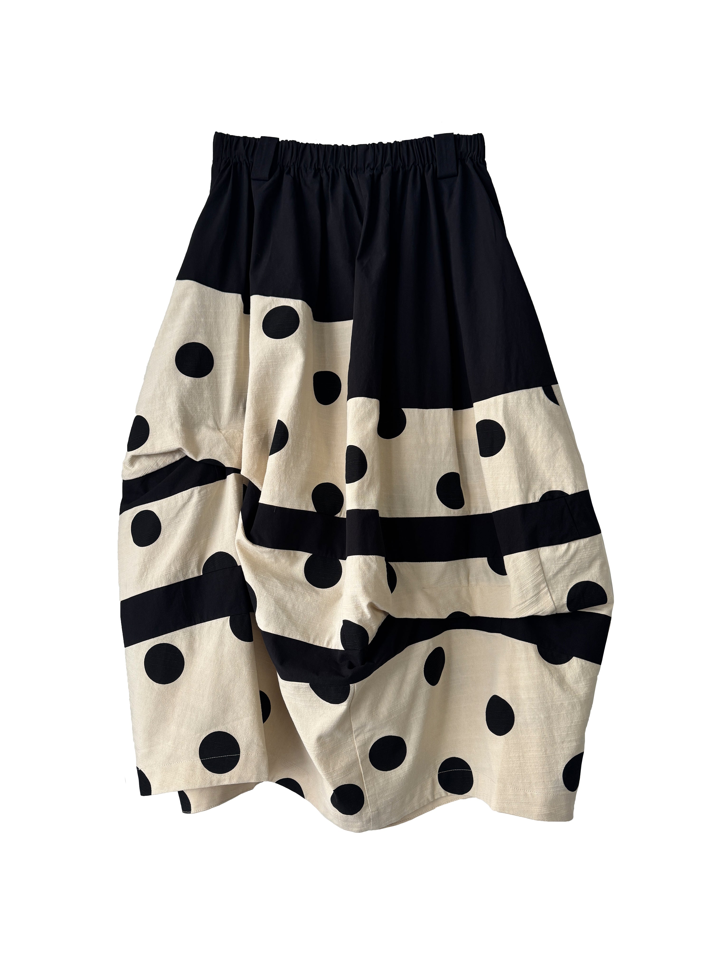 SPOT PLEAT SKIRT NATURAL/BLACK
