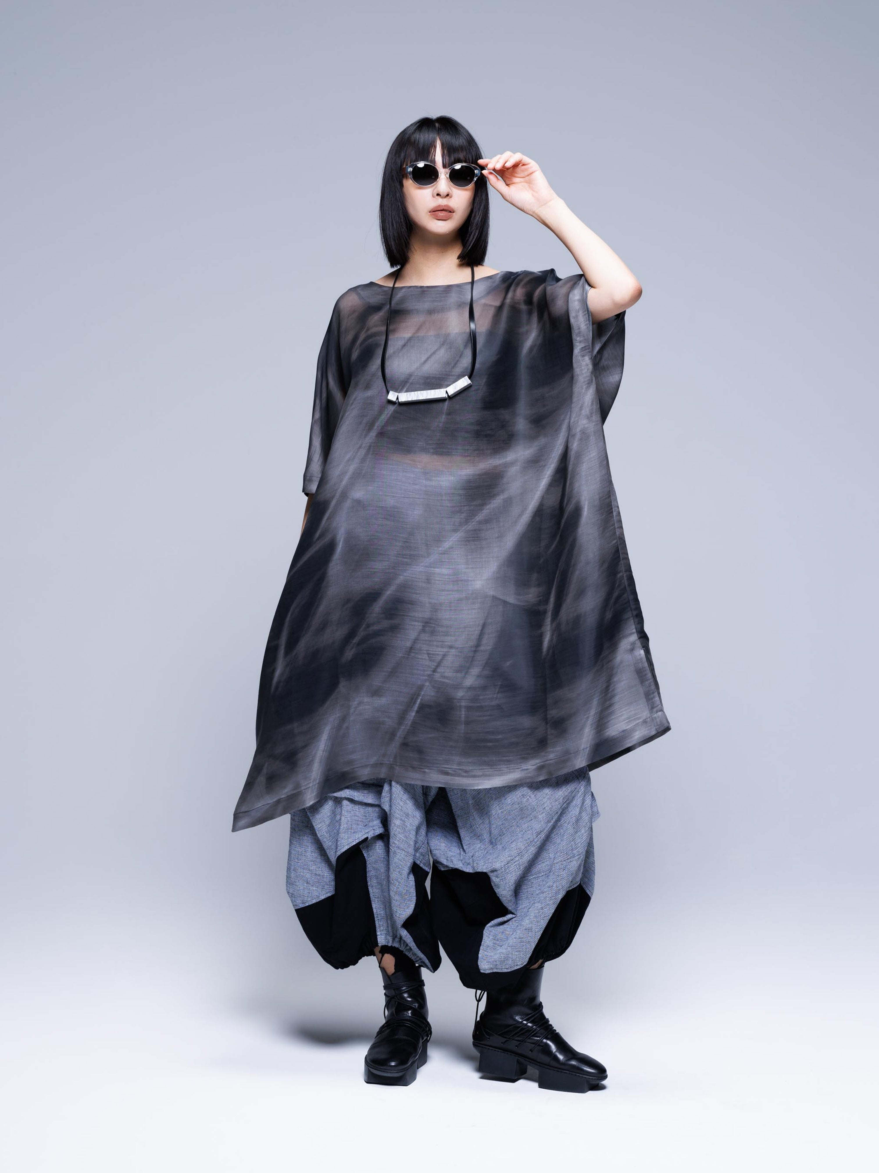 LIGHTWEIGHT PRINTED TUNIC BLACK