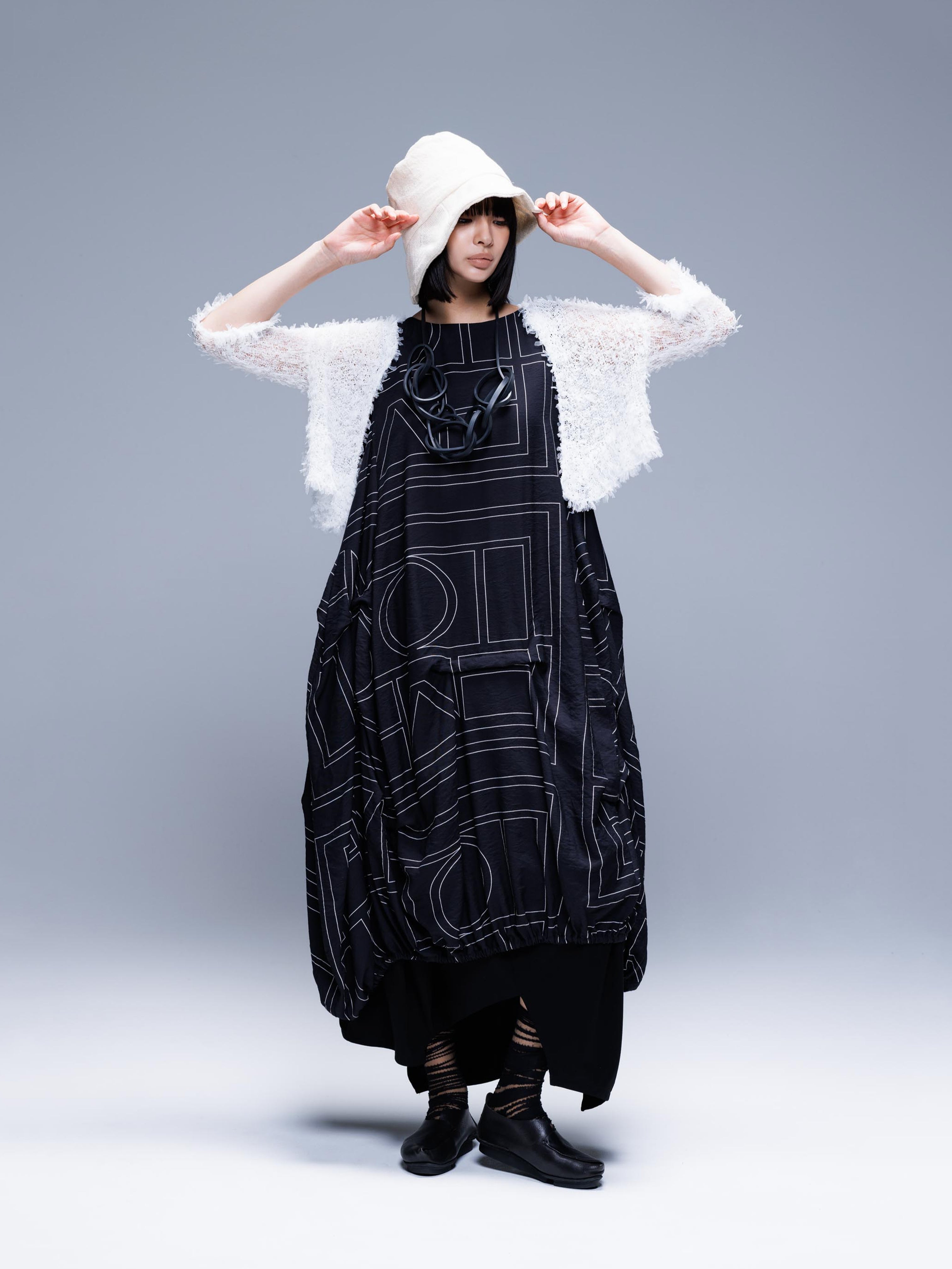GEOMETRIC PRINT SLEEVELESS DRESS BLACK