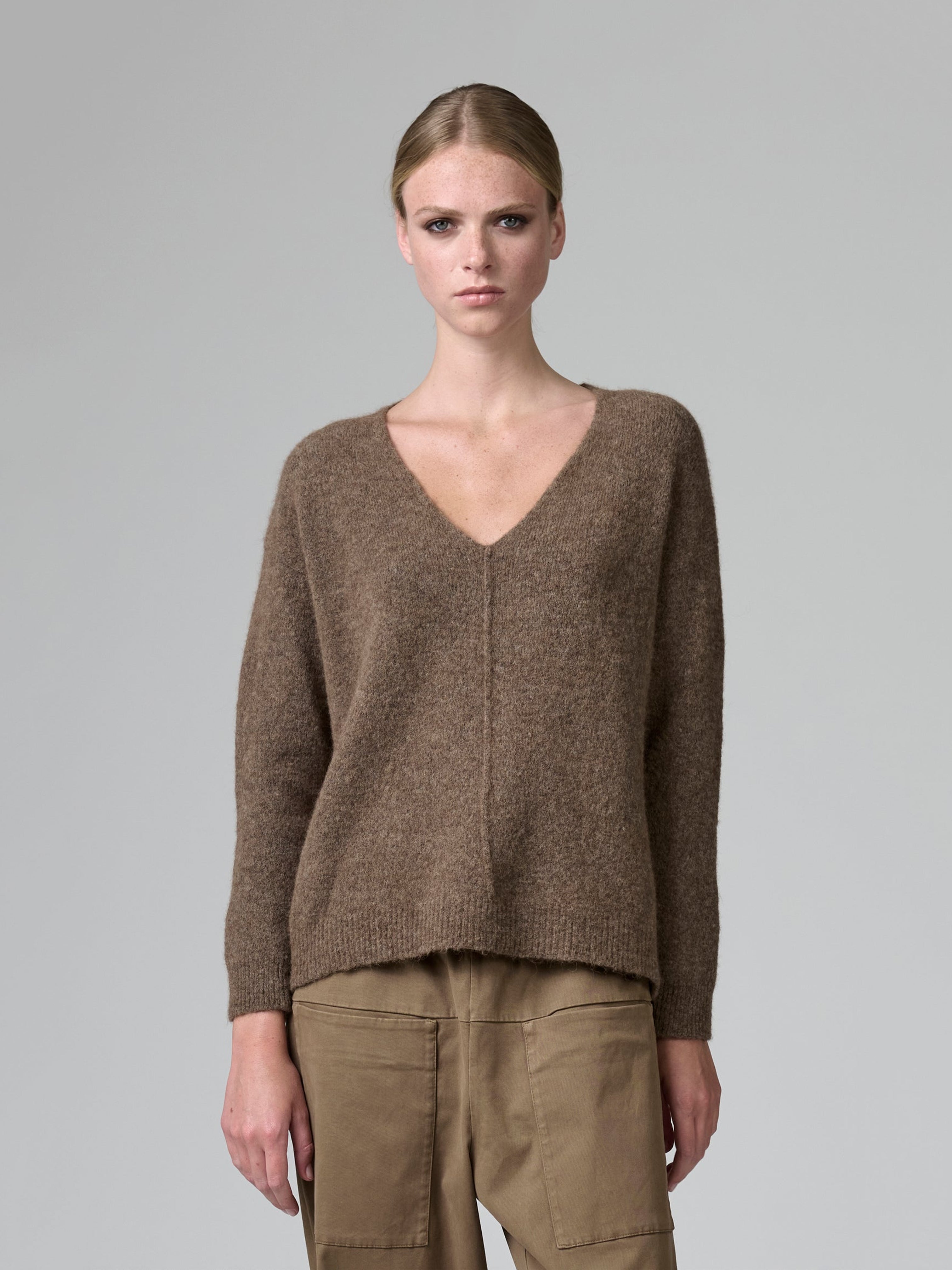 V NECK KNIT JUMPER TOBACCO
