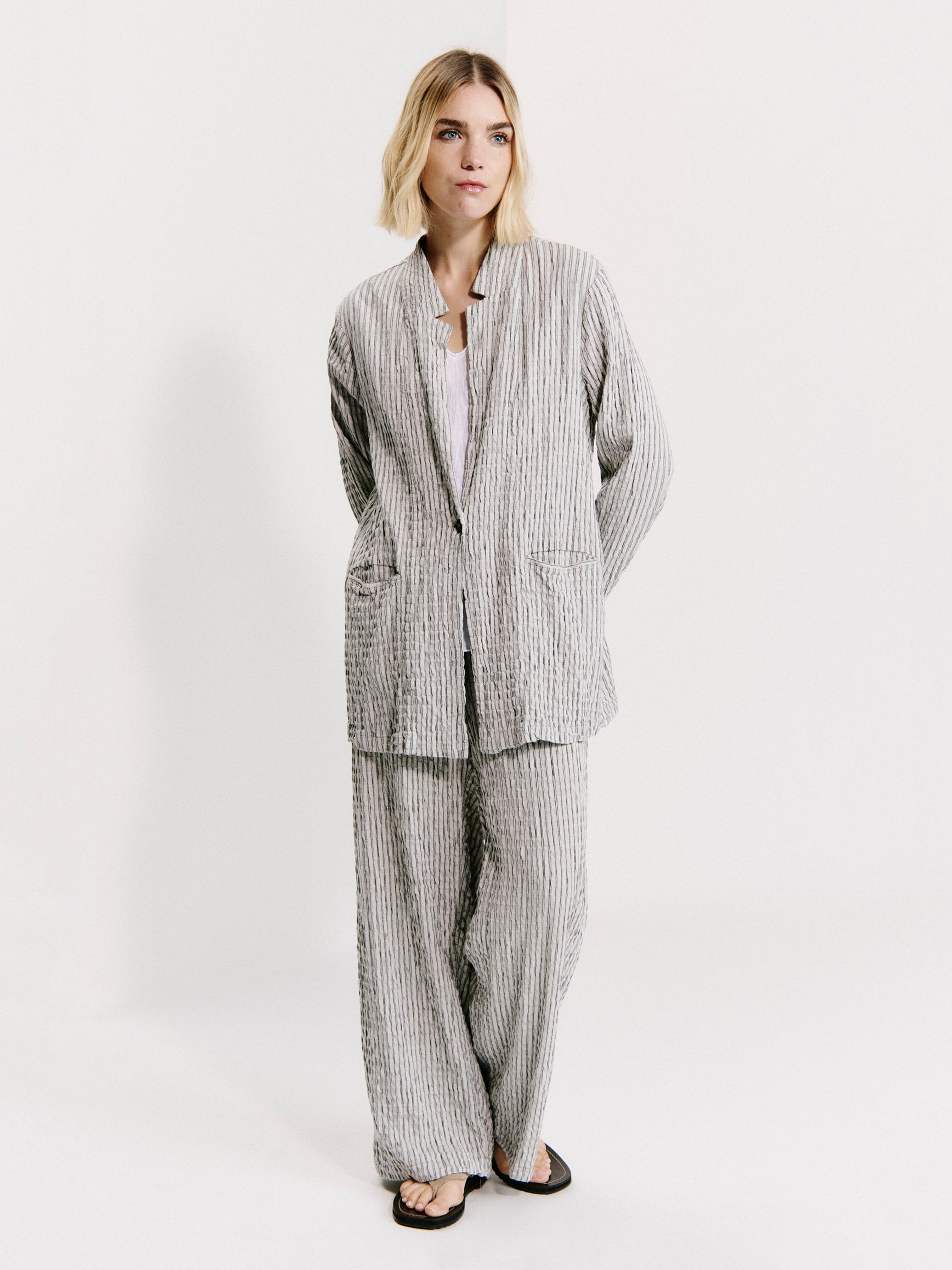 TEXTURED LONGLINE JACKET PEARL GREY