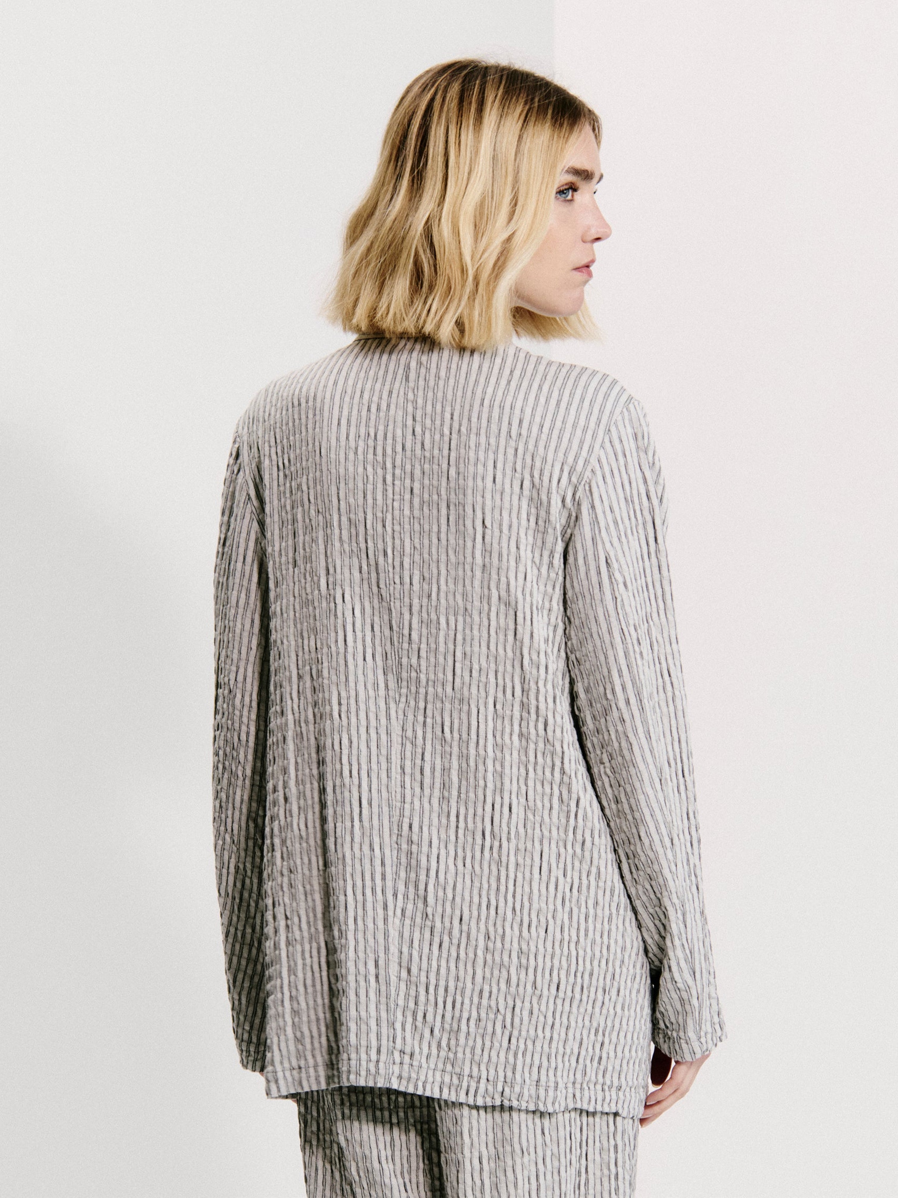 TEXTURED LONGLINE JACKET PEARL GREY