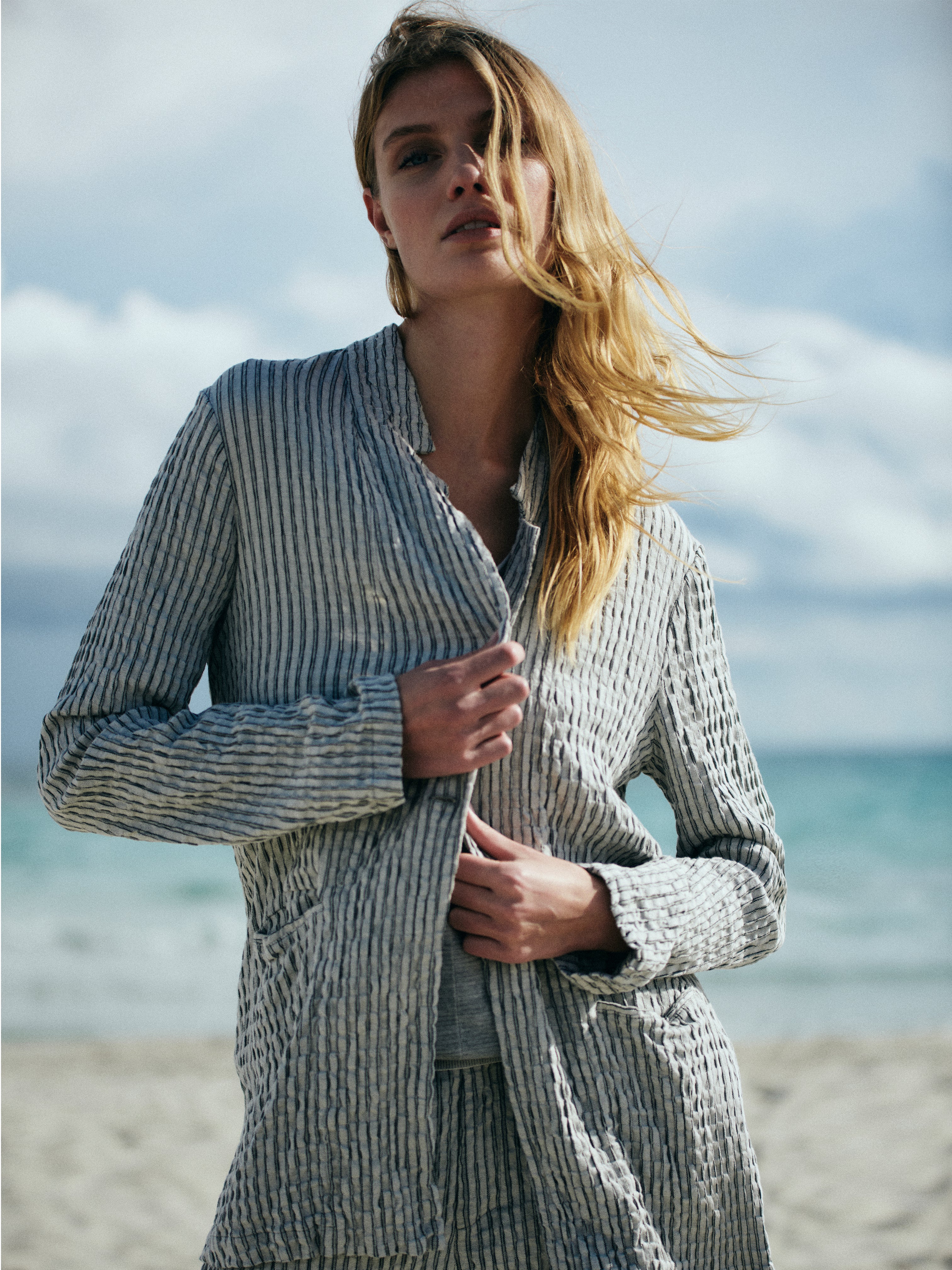 TEXTURED LONGLINE JACKET PEARL GREY