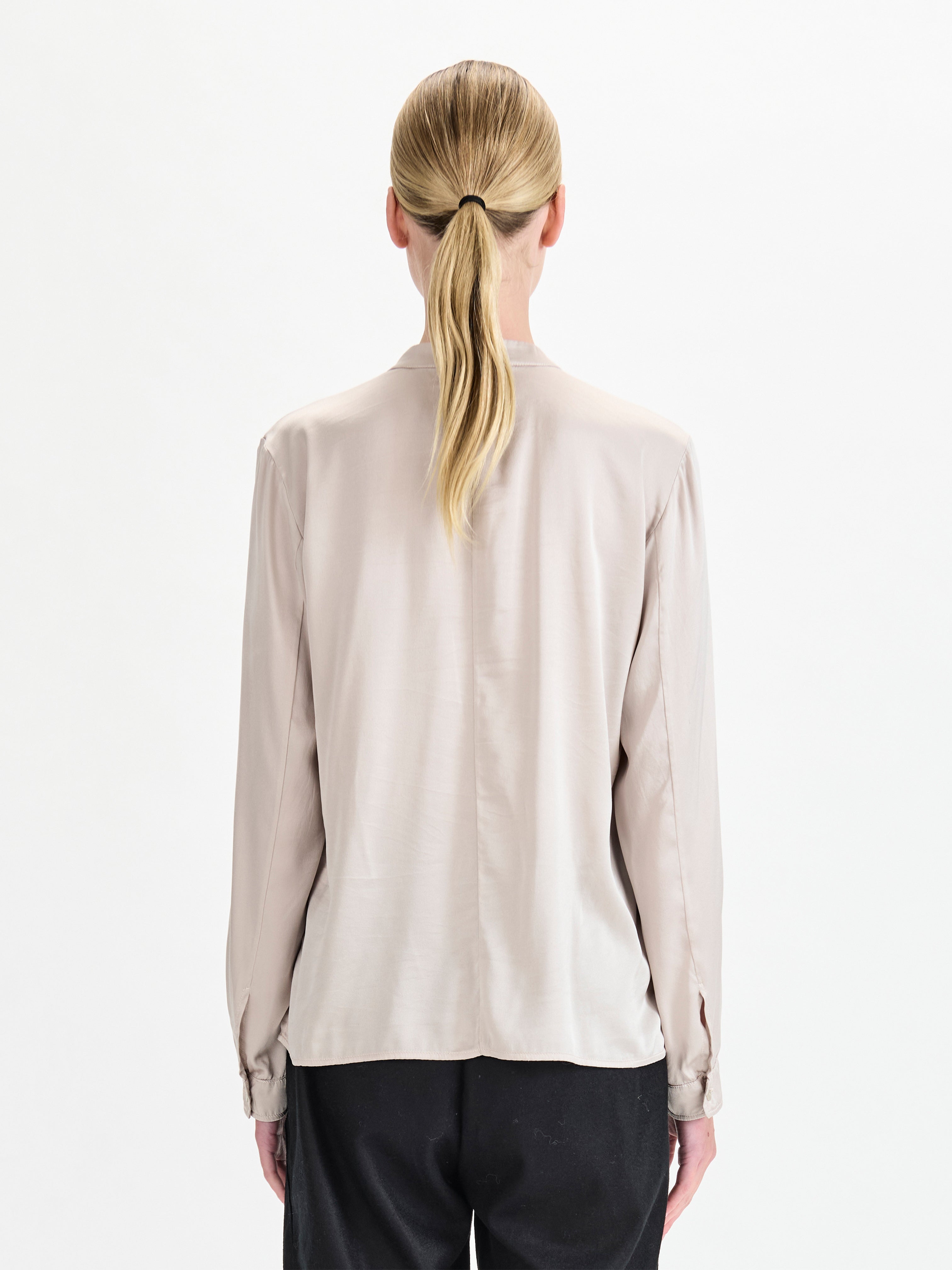 GATHER SILK SHIRT PEARL GREY