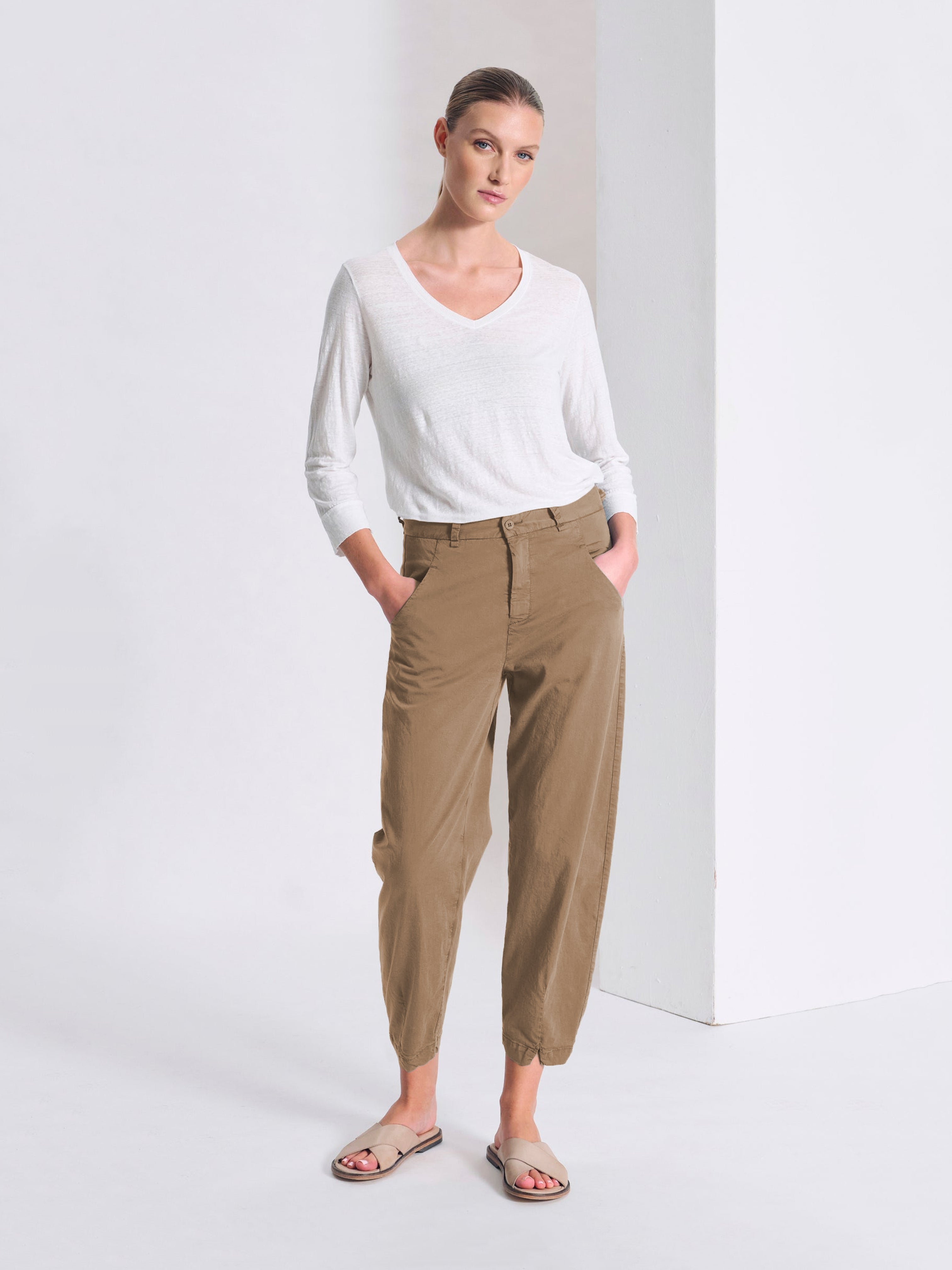 SIGNATURE STRETCH PANT NUT