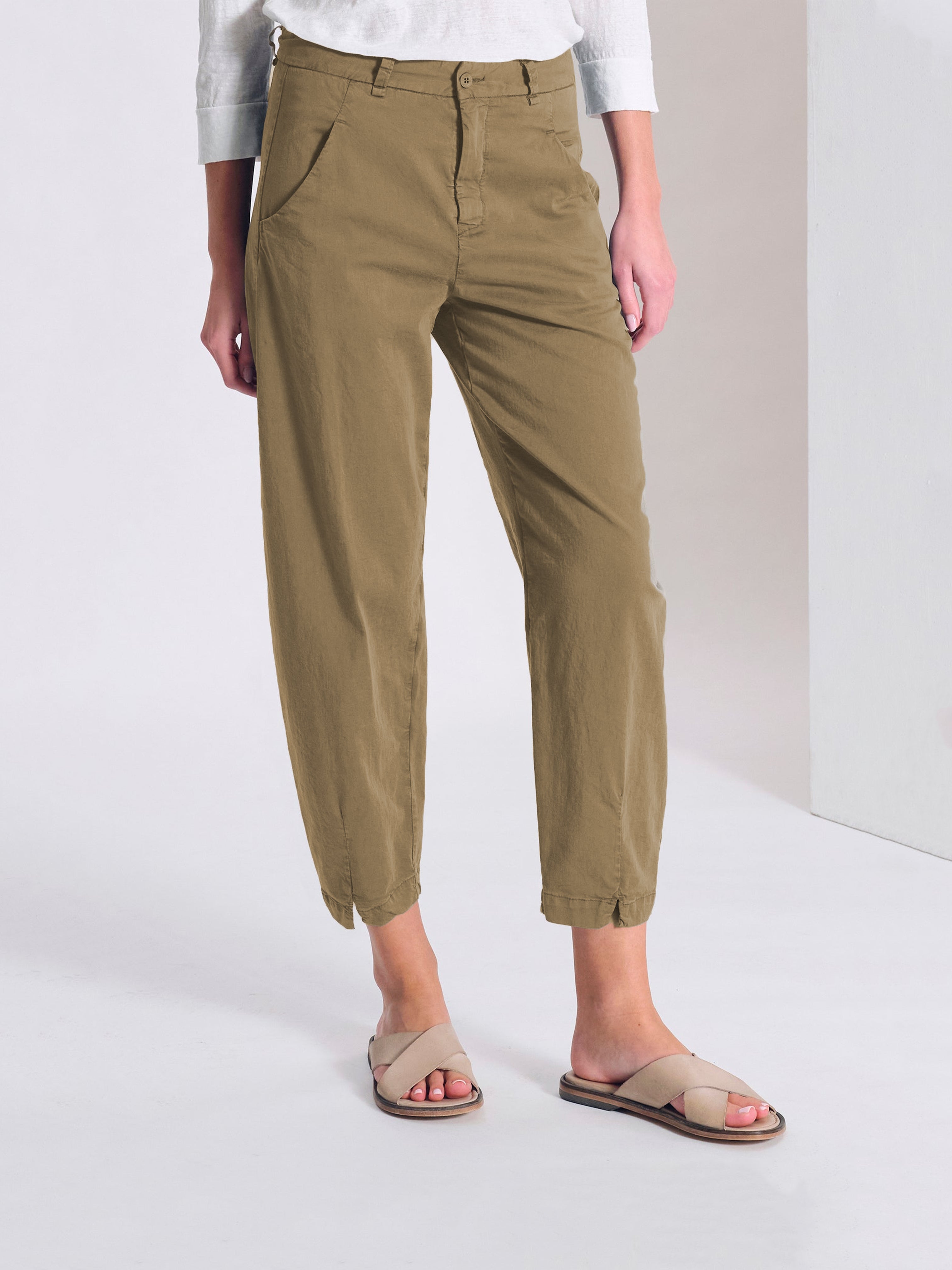 SIGNATURE STRETCH PANT NUT