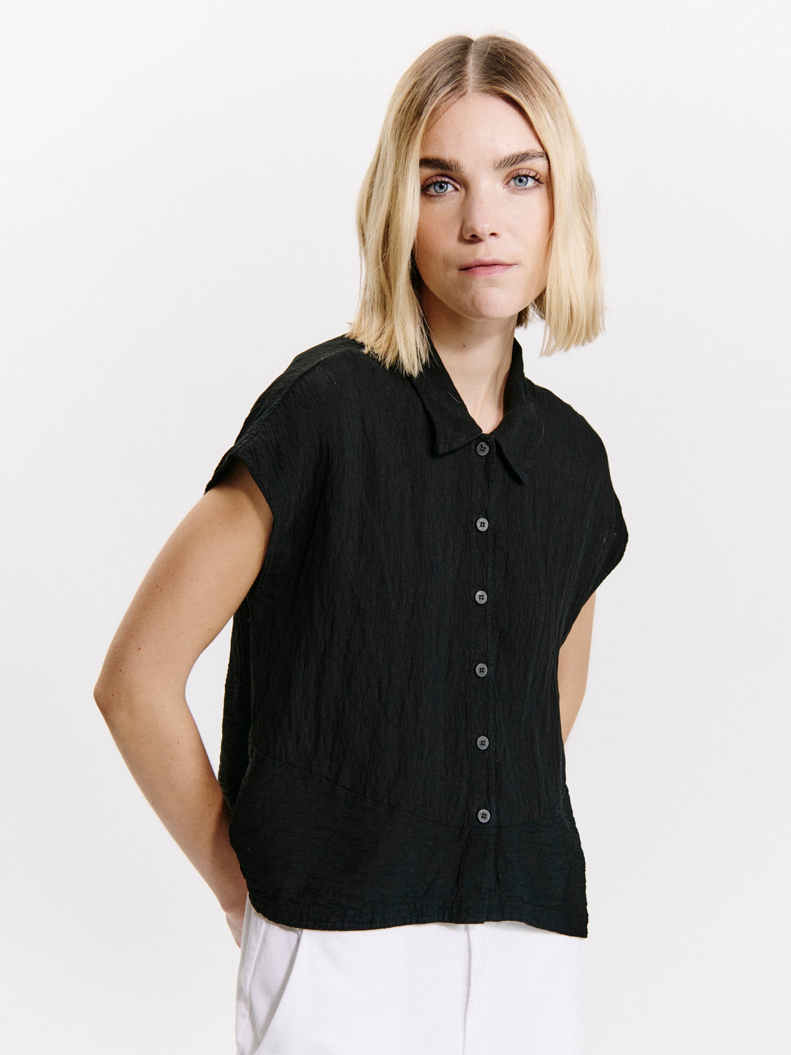 BUTTON TEXTURED SHIRT BLACK