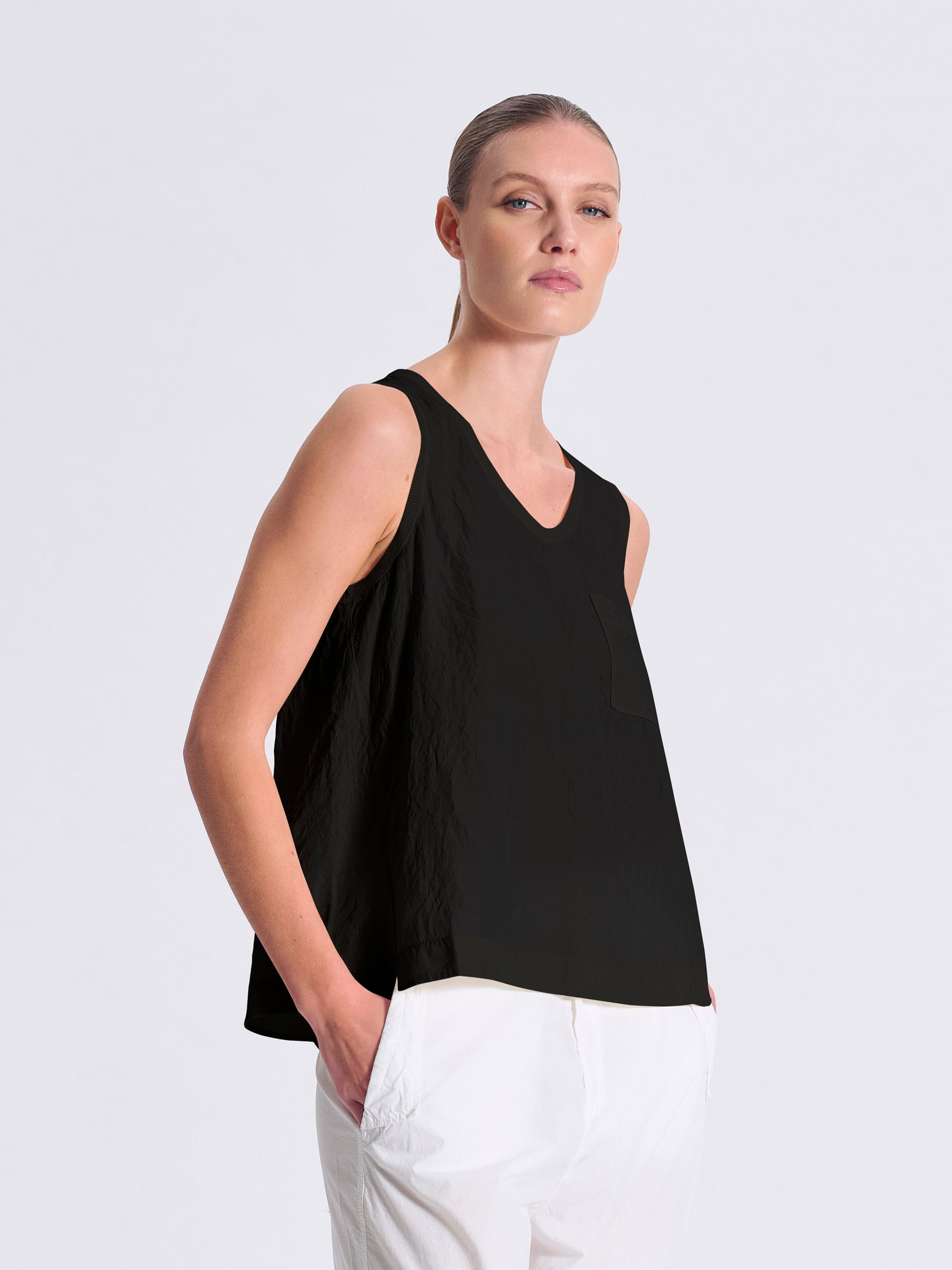 SILK BLEND VNECK TOP BLACK