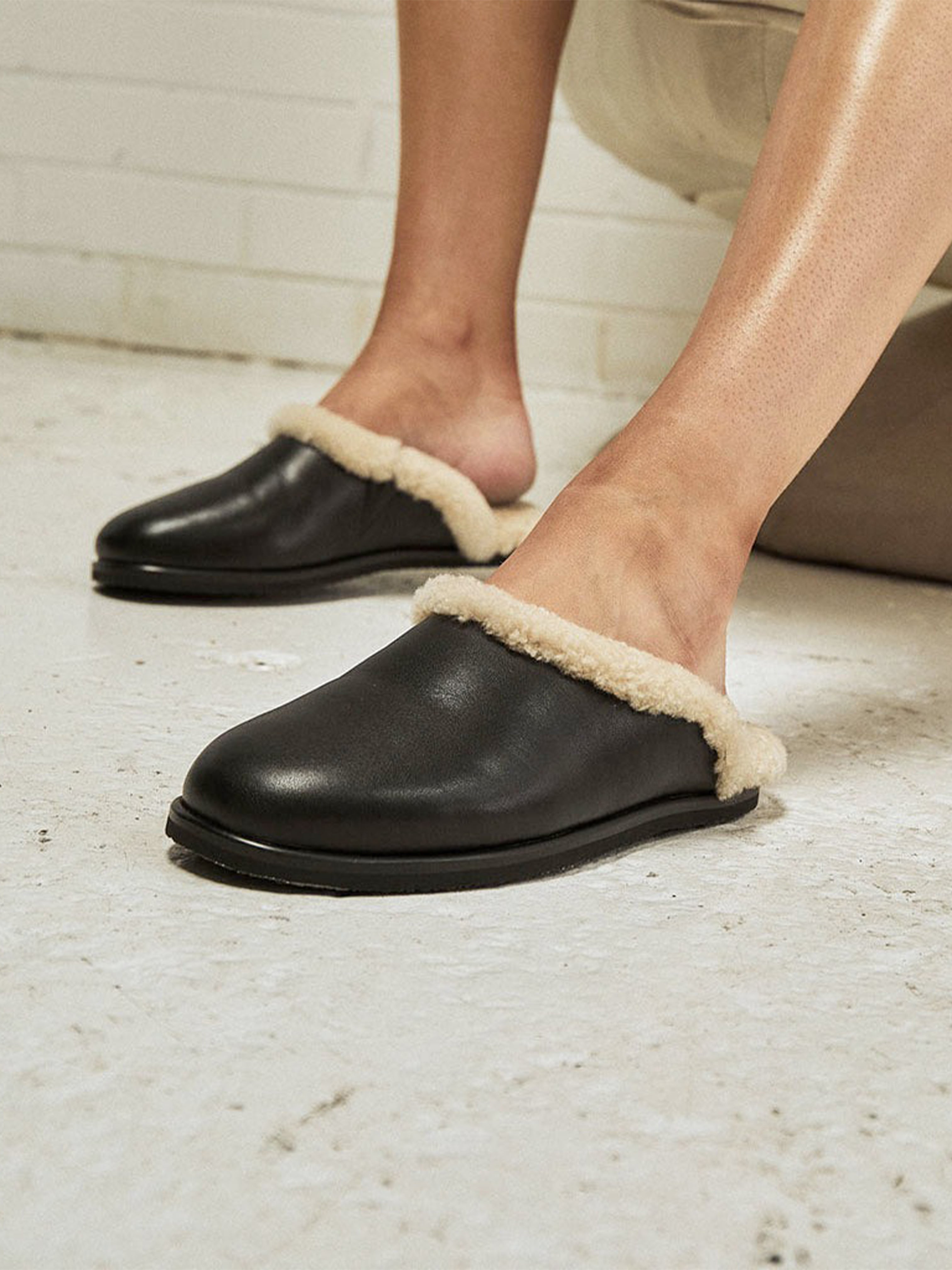 FERRIS SHEARLING SLIDE BLACK