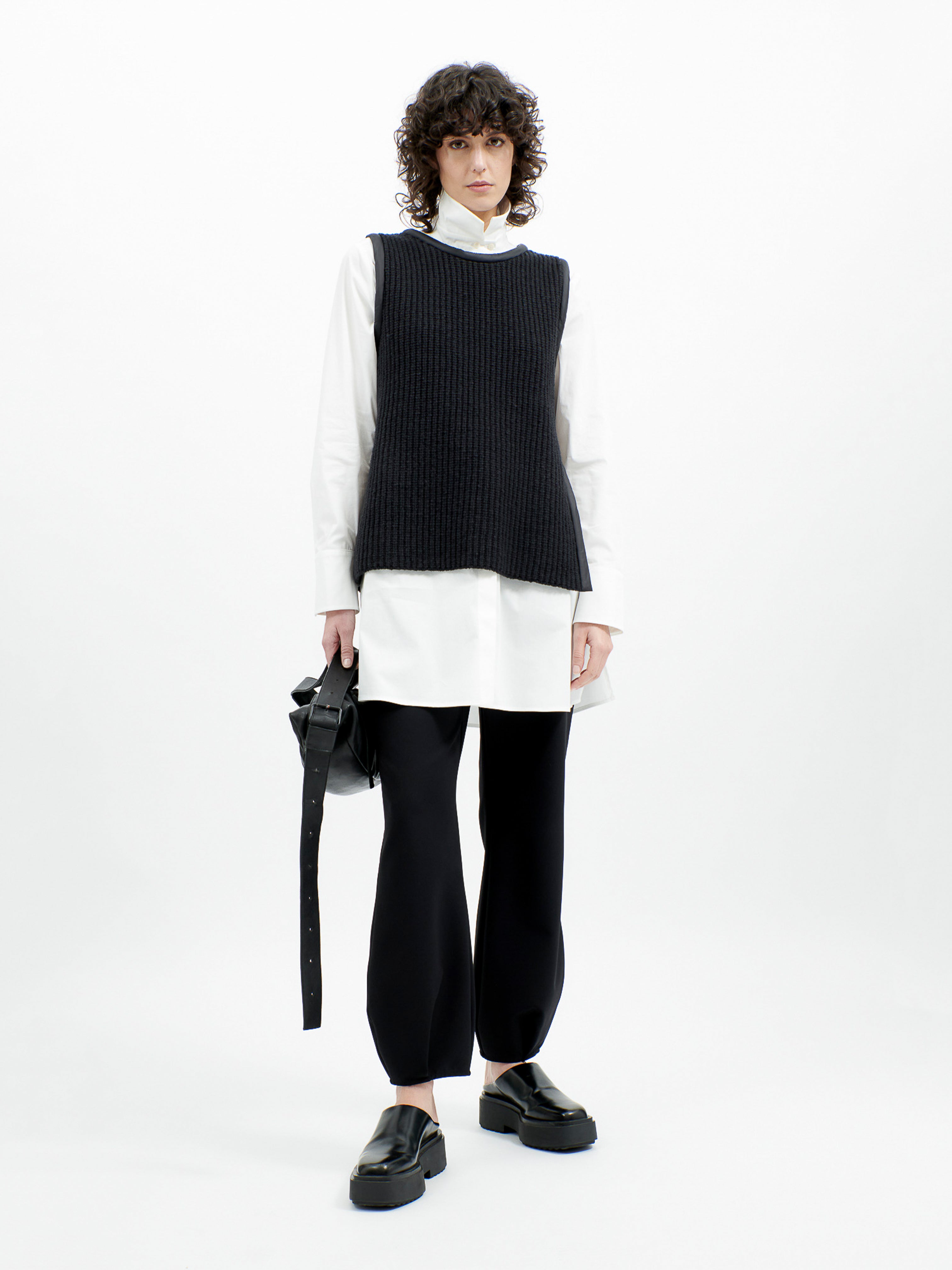 SHI VEST BLACK