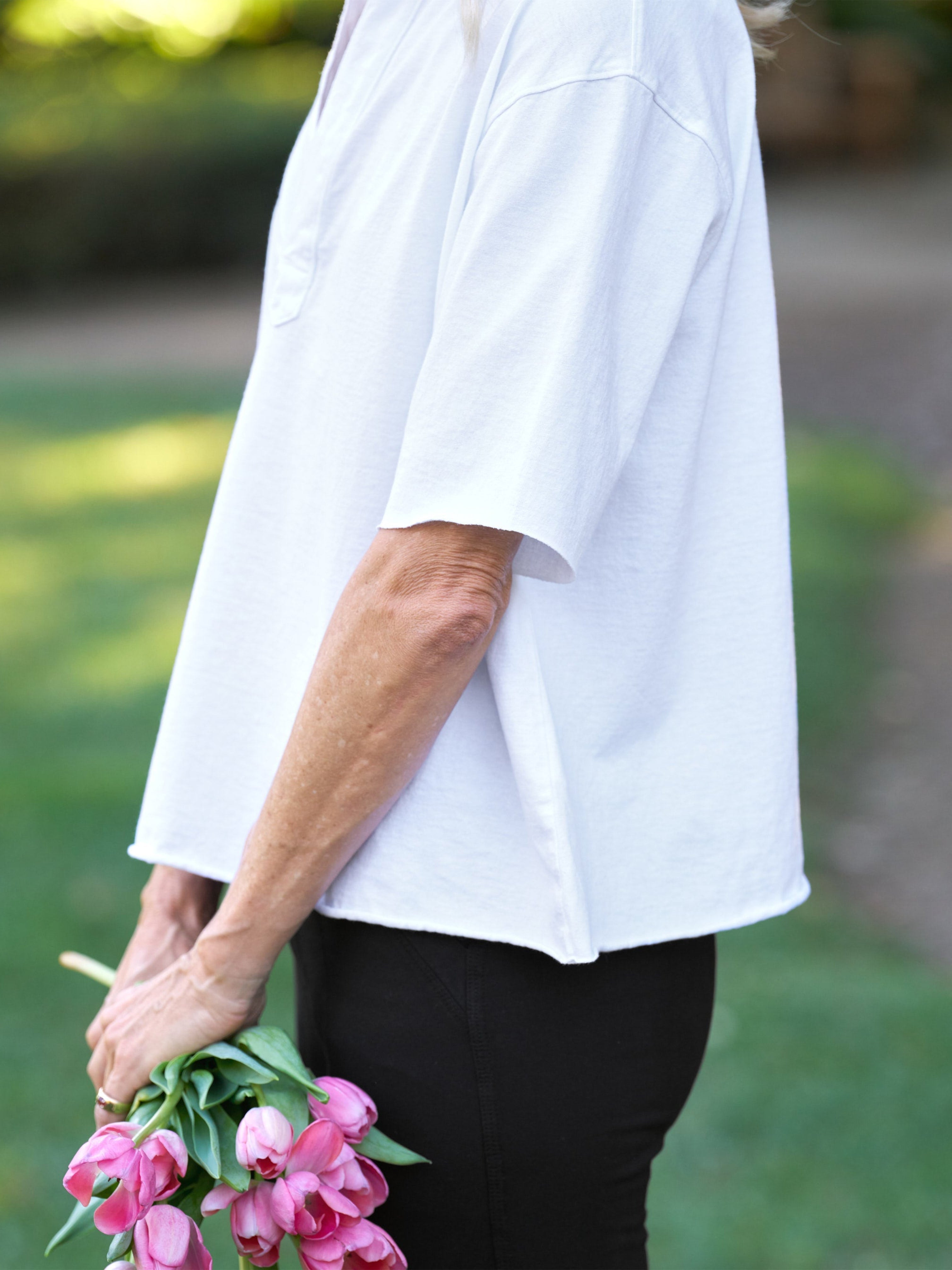 PATTY SHORT SLEEVE POPOVER HENLEY WHITE