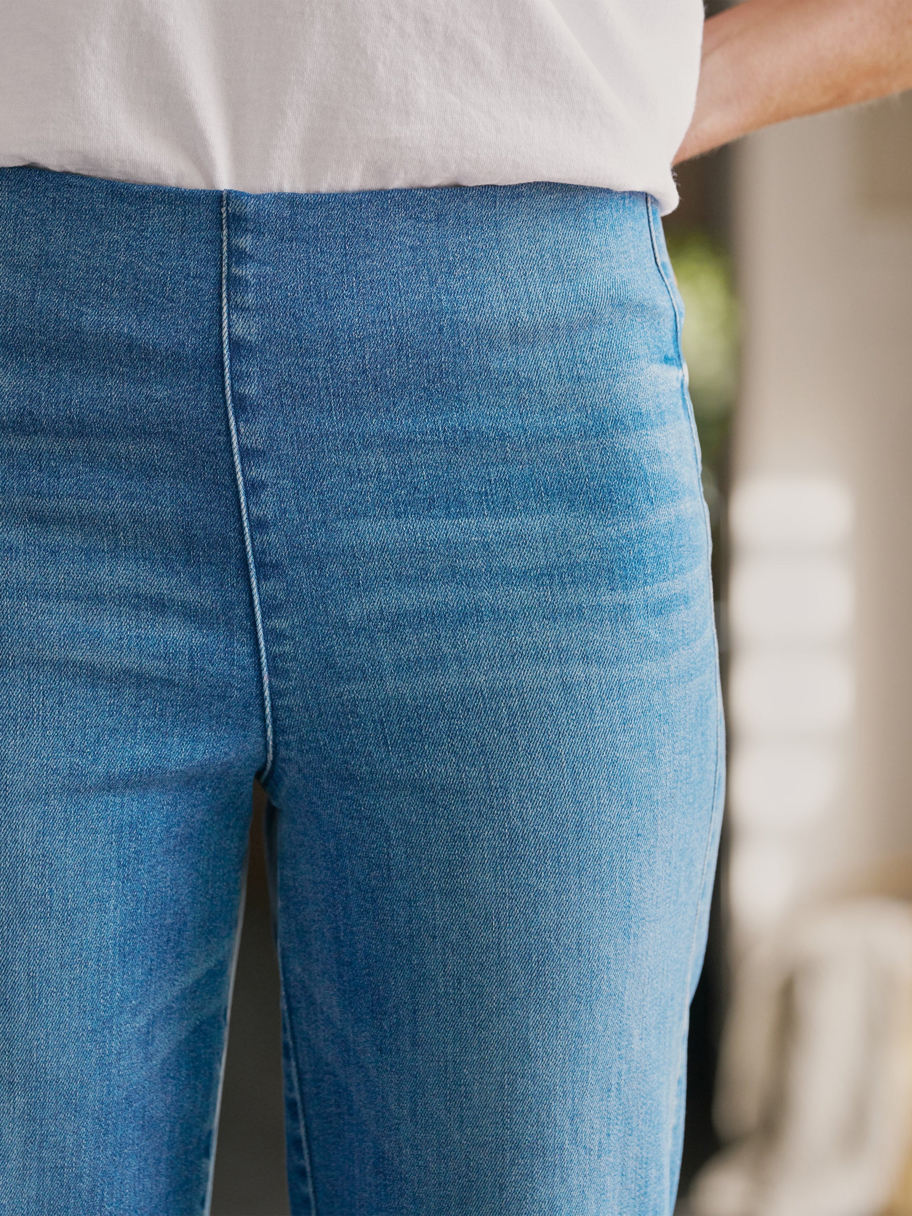 WESTPORT ILLUSION PULL ON JEAN WASHED DENIM