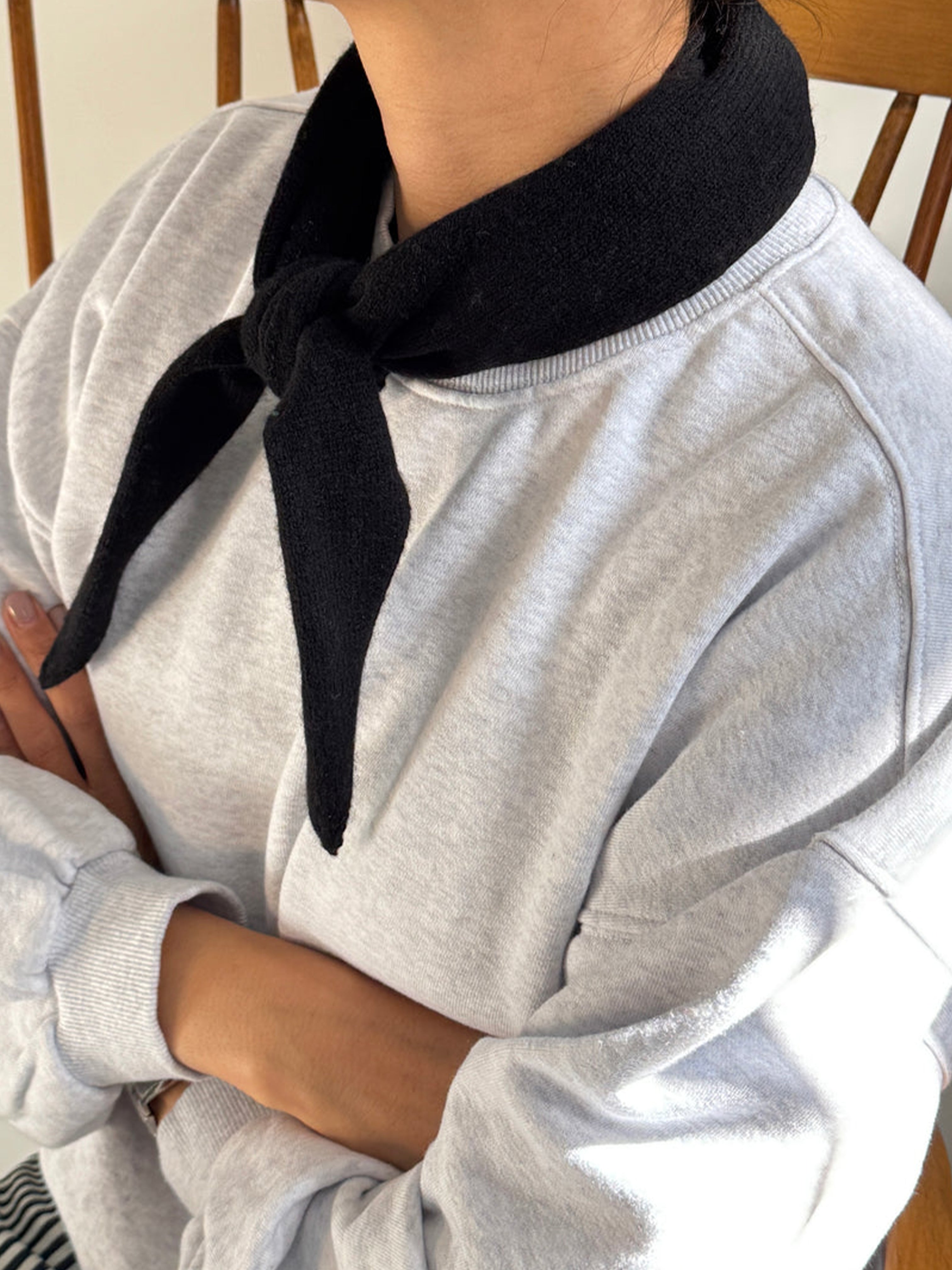 CASHMERE NECK SCARF BLACK