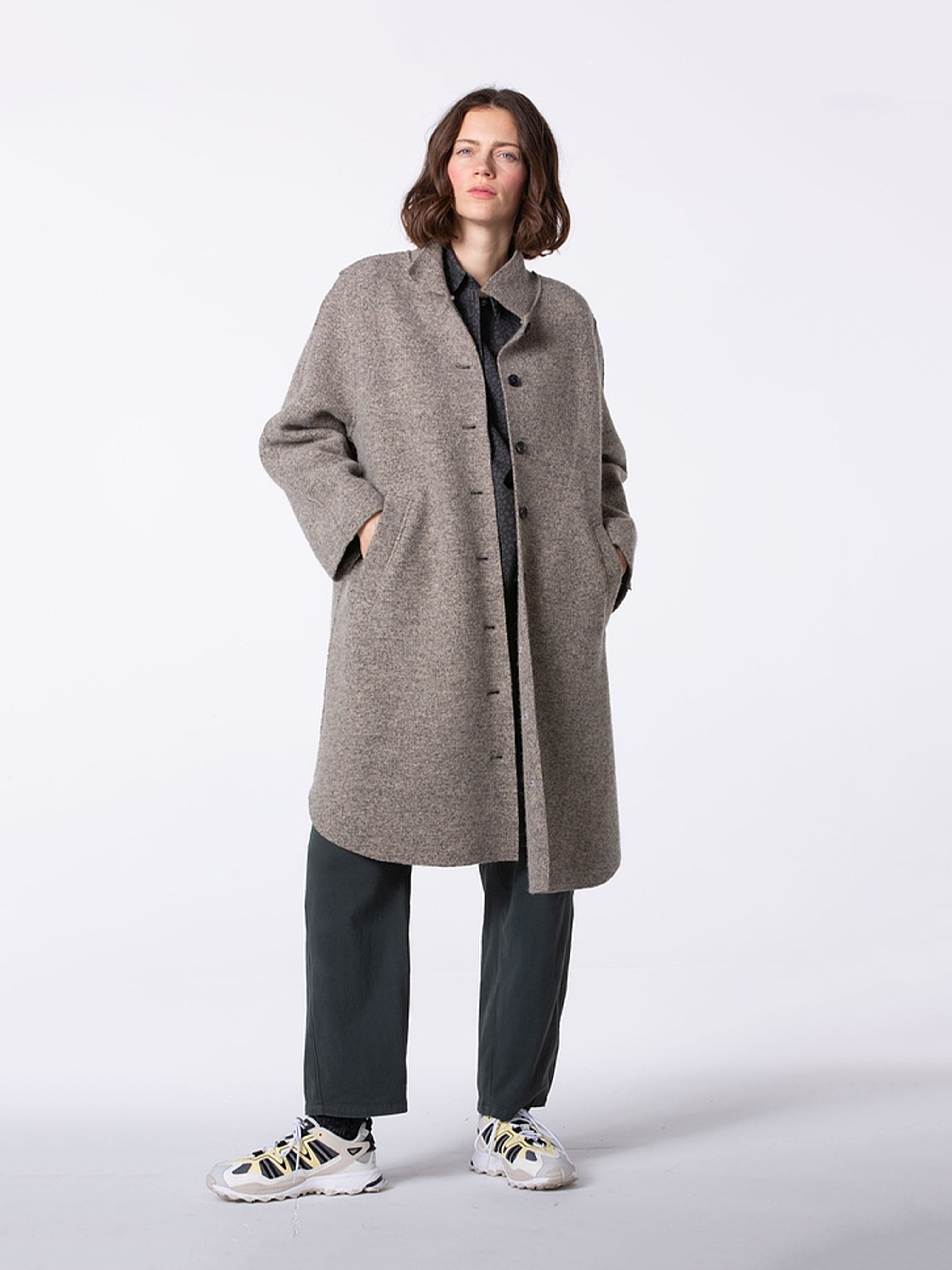 A LINE WOOL COAT PAVEMENT
