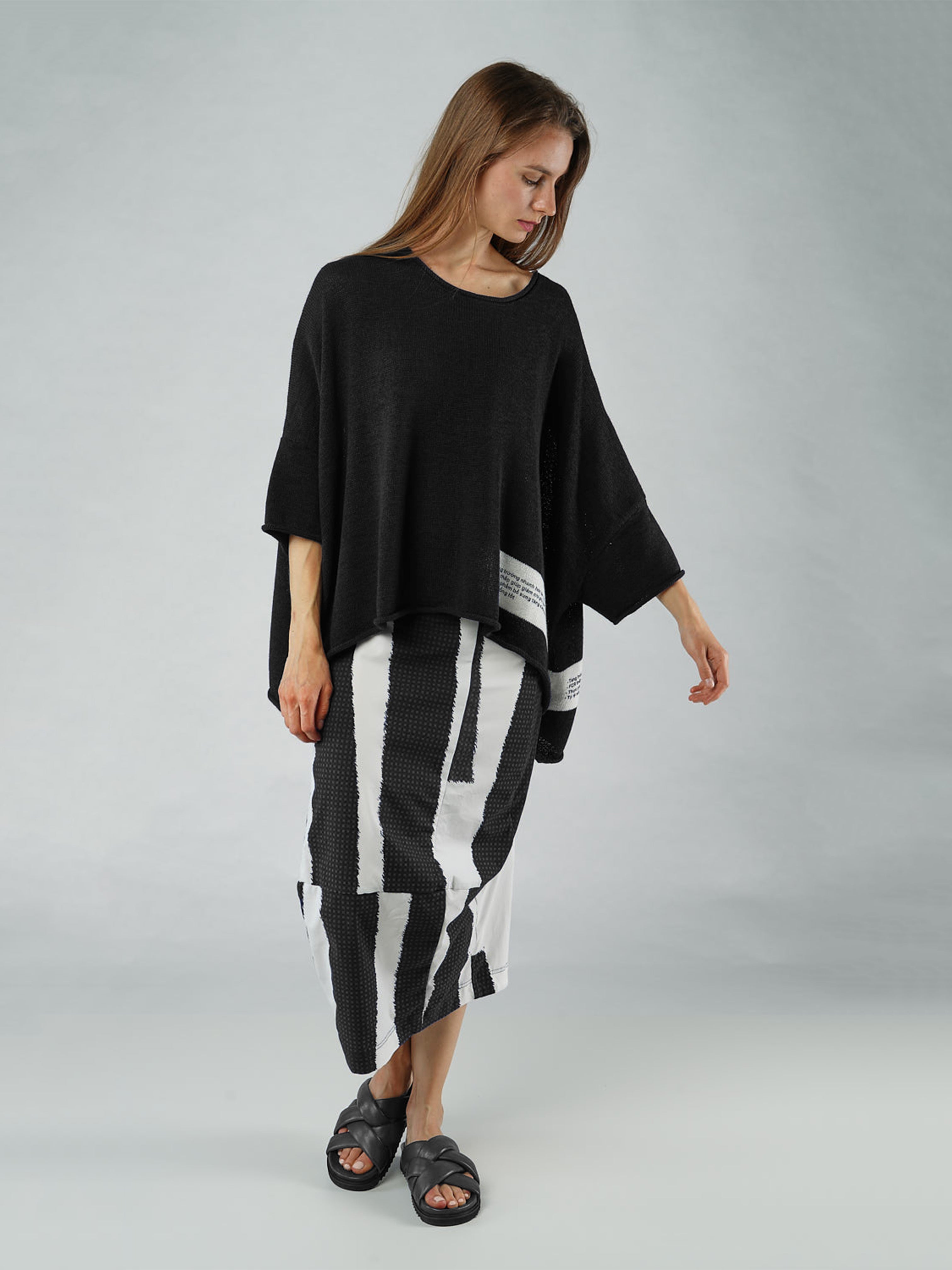 RELAXED KNIT BLACK PRINT