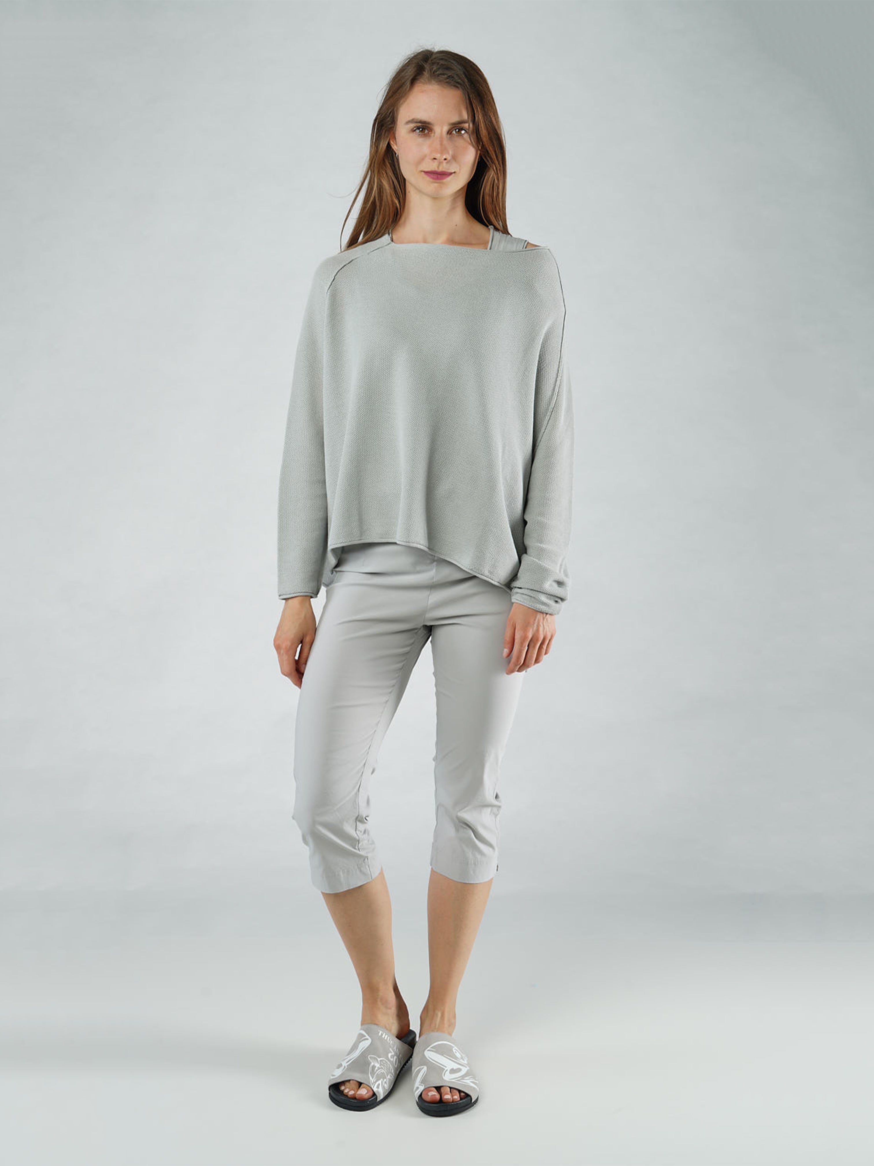RELAXED TEXTURED LONG SLEEVE KNIT GREY