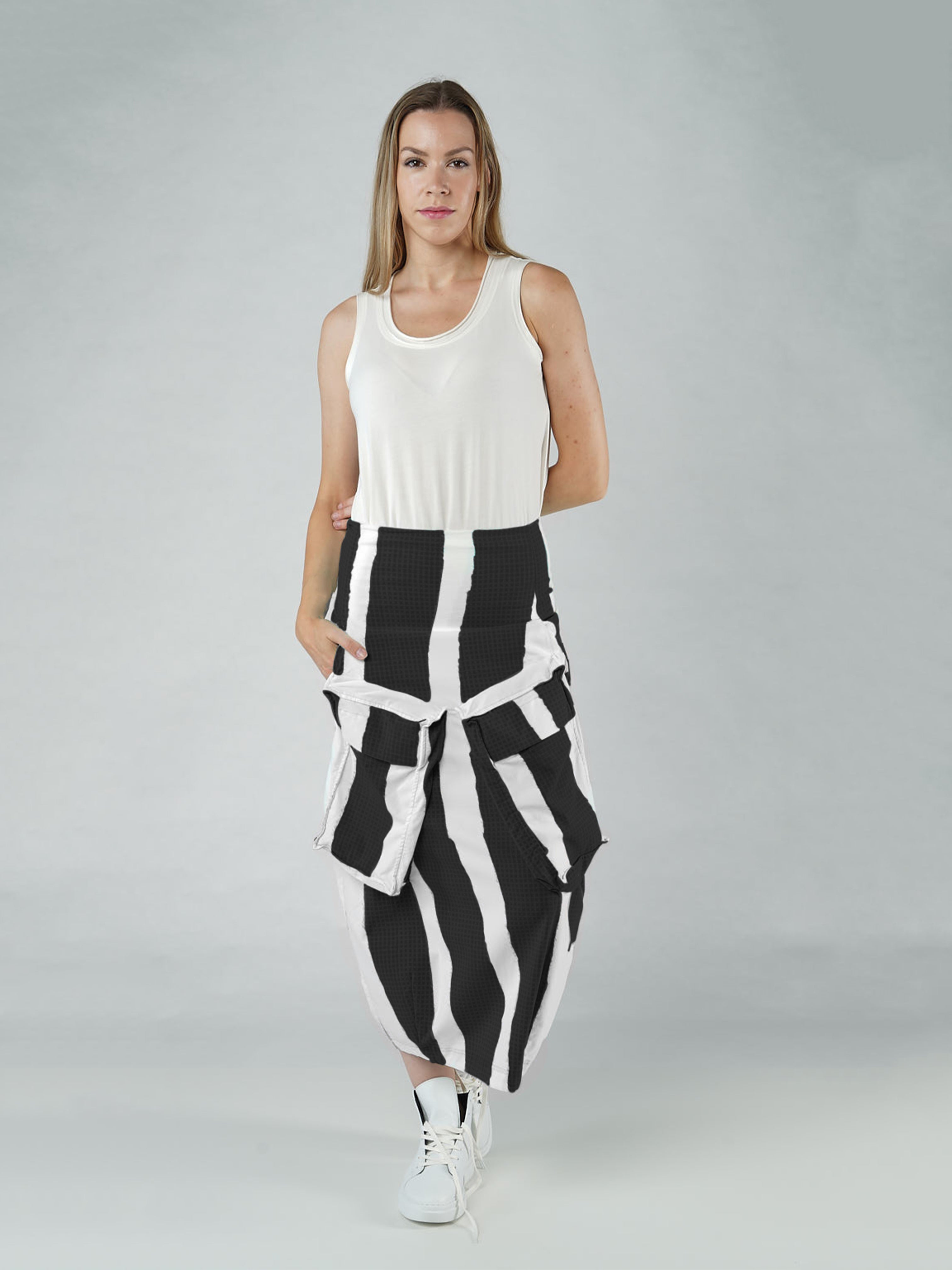 TULIP POCKET SKIRT BLACK PRINT