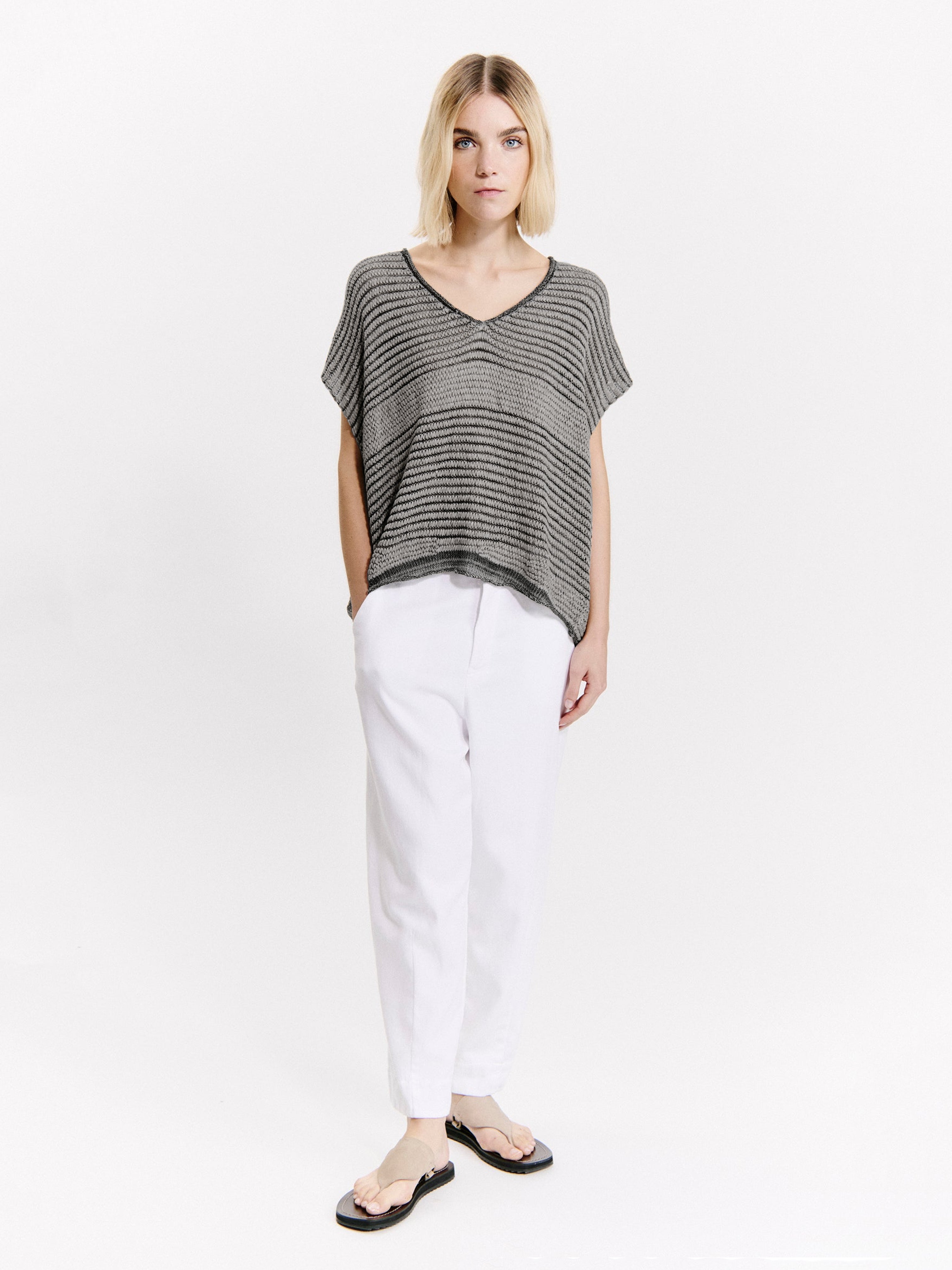 V NECK KNIT PULLOVER GREY