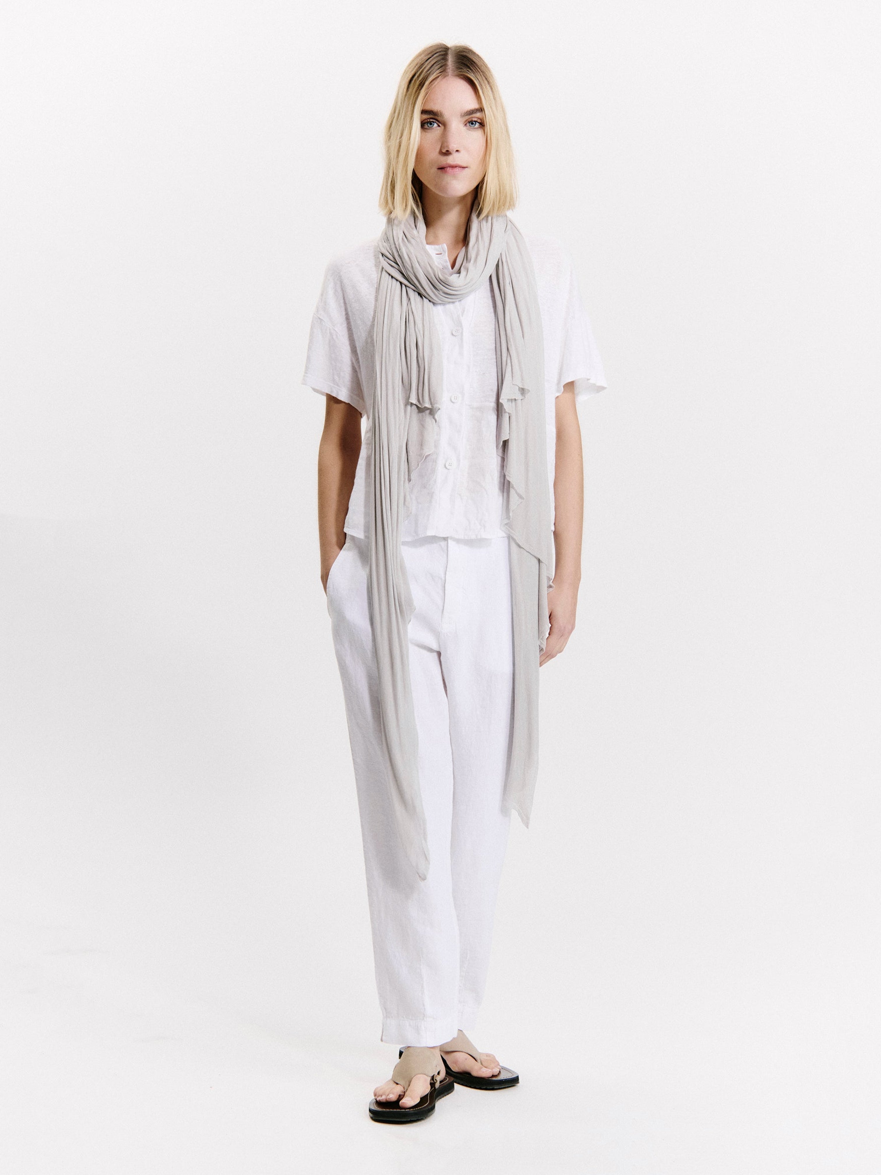 SIGNATURE SCARF PEARL GREY
