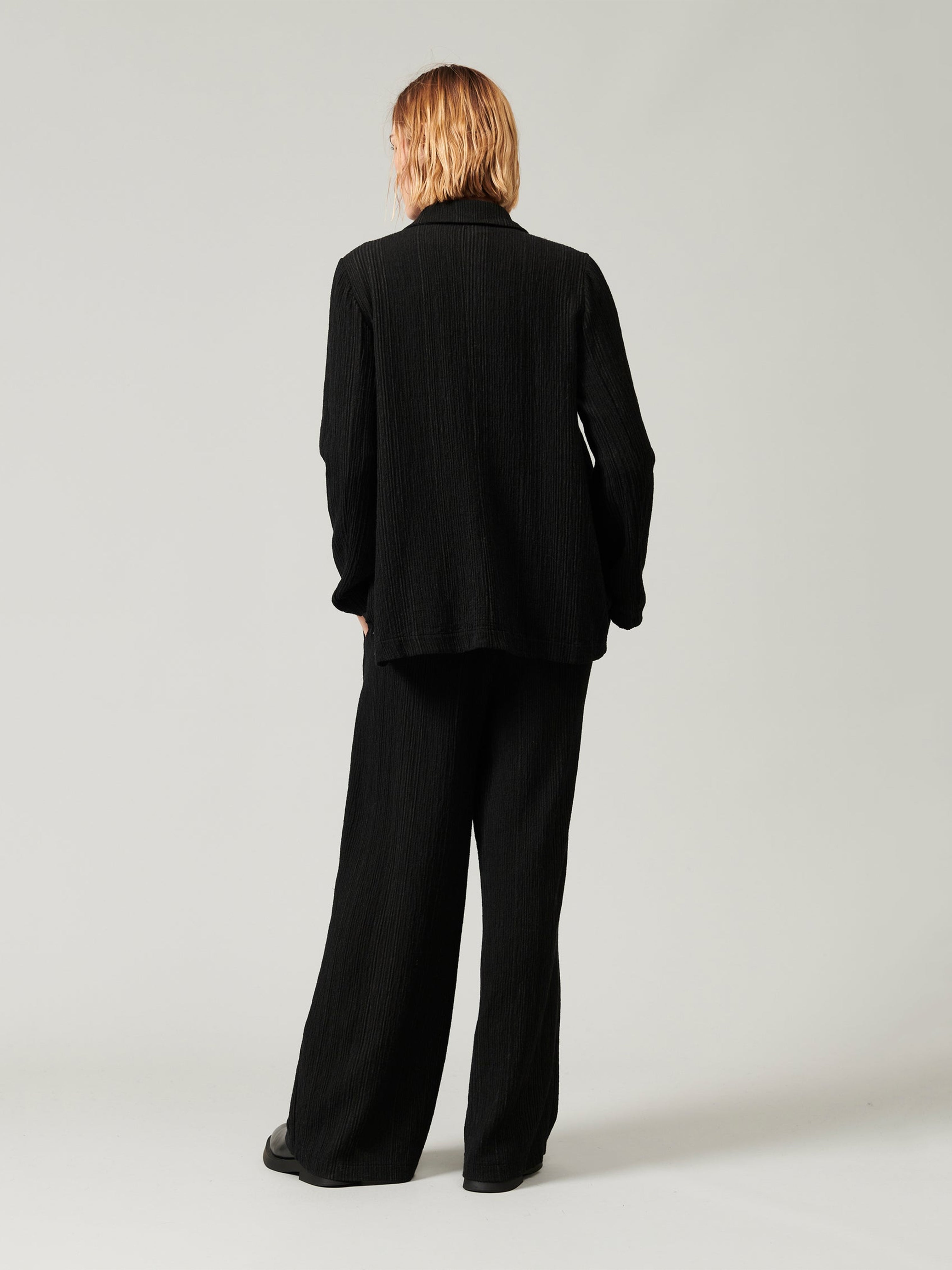 EMBOSSED PINSTRIPE JACKET BLACK