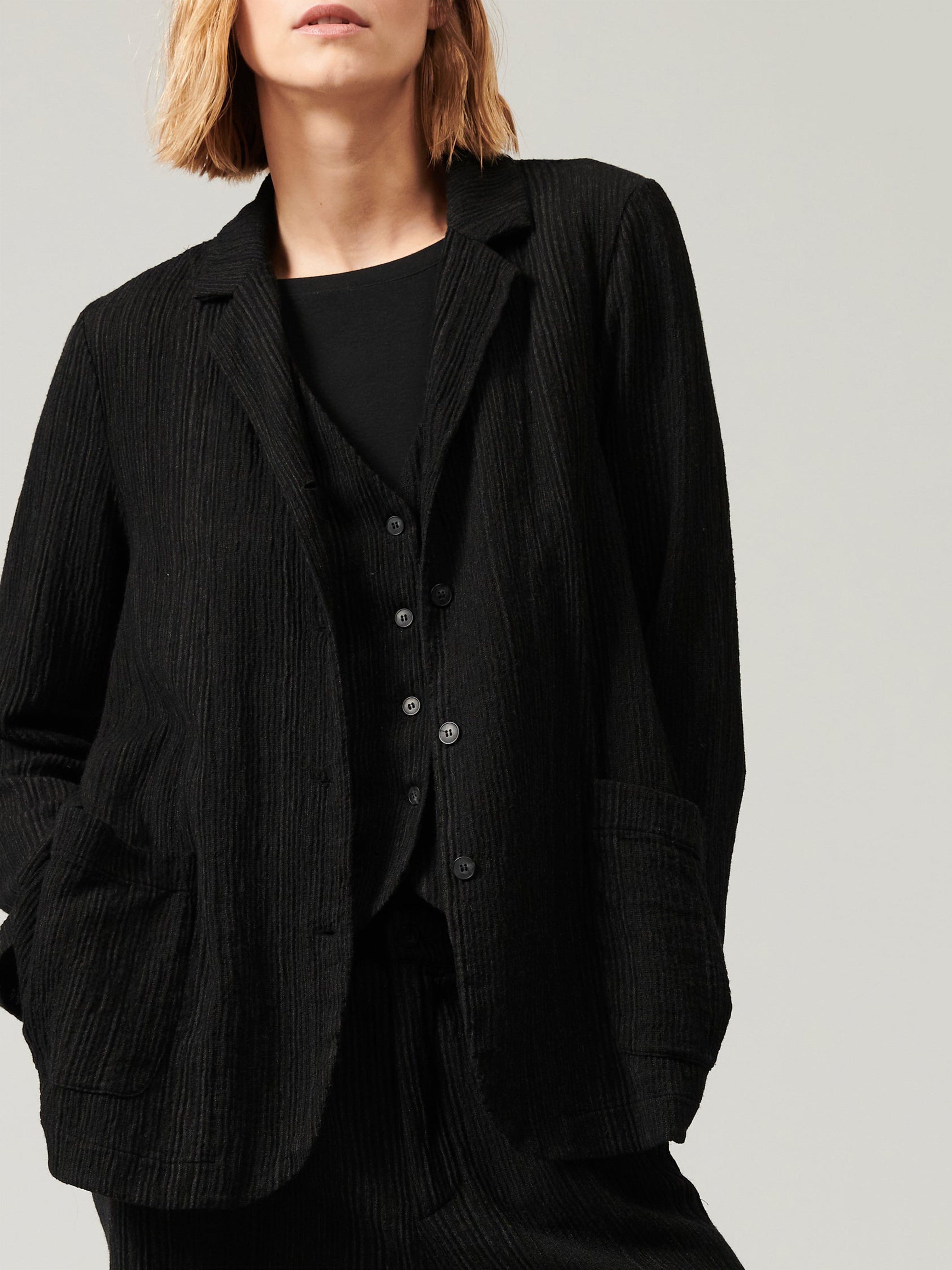 EMBOSSED PINSTRIPE JACKET BLACK