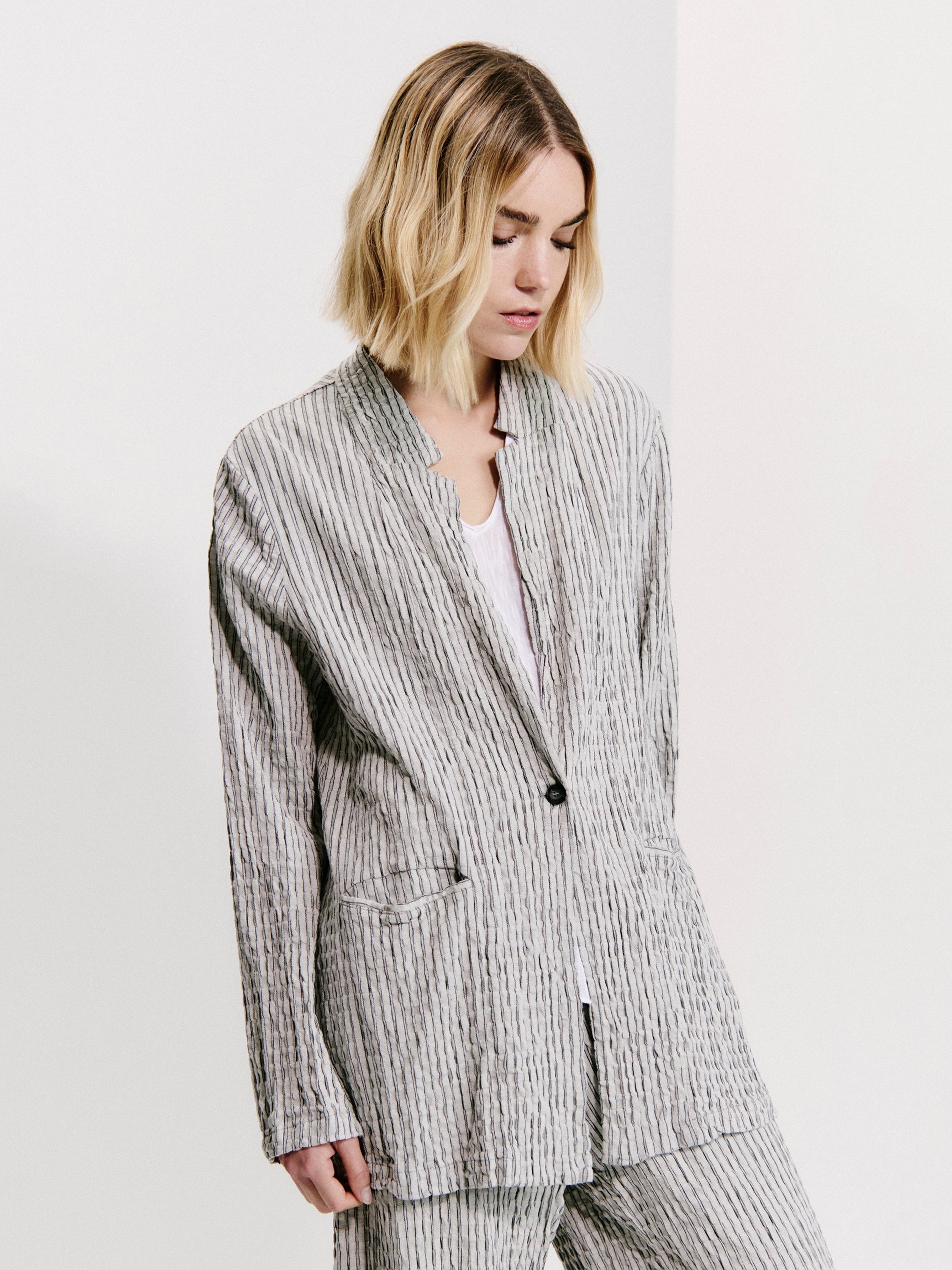TEXTURED LONGLINE JACKET PEARL GREY