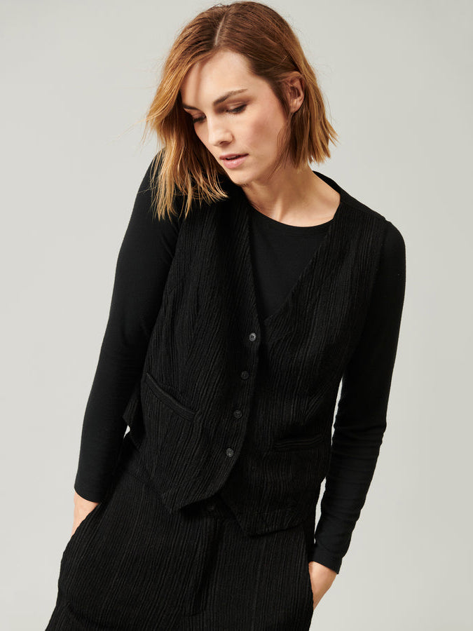 EMBOSSED PINSTRIPE VEST BLACK