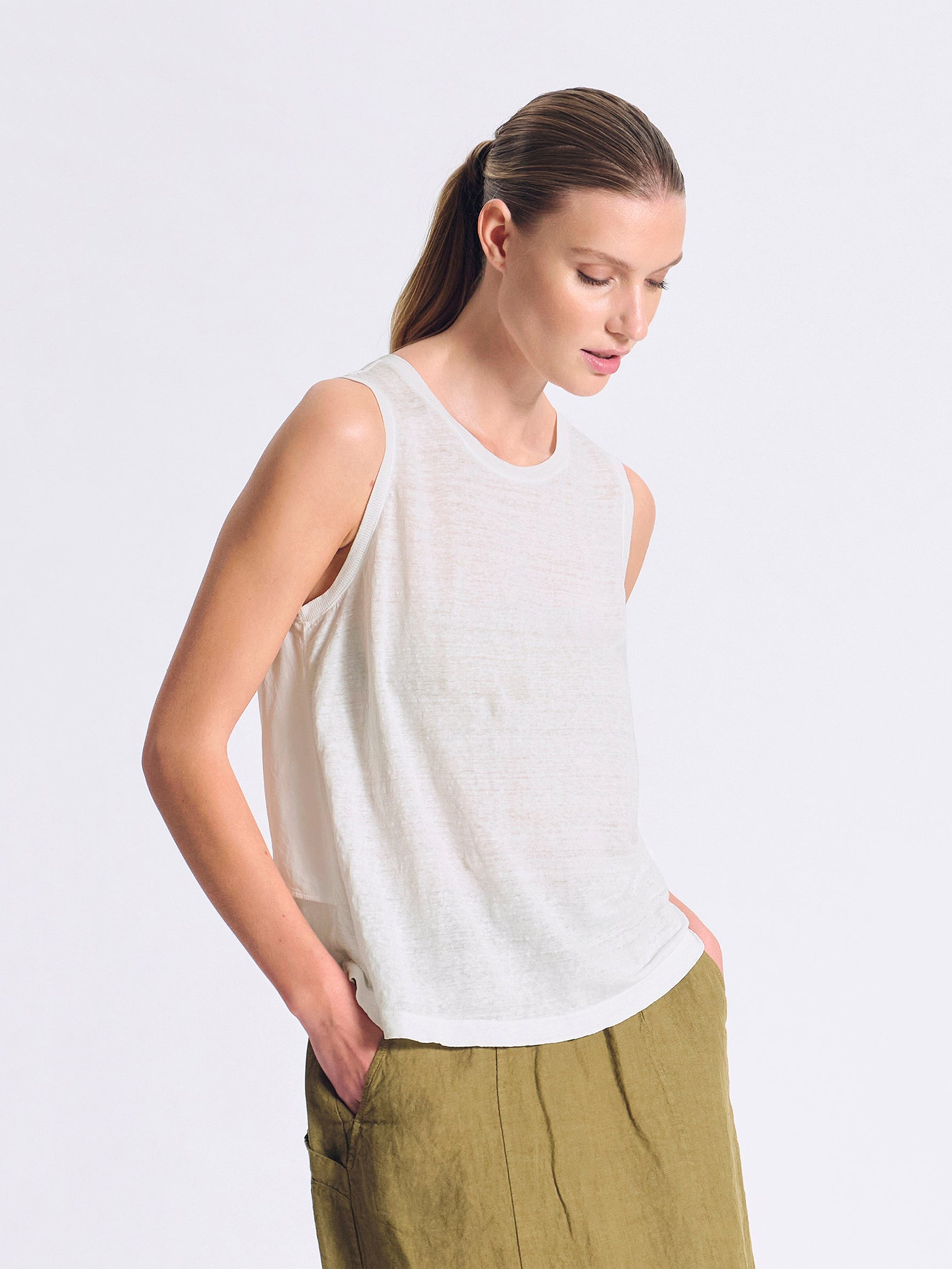 SLEEVELESS CONTRAST LAYER TOP CHALK