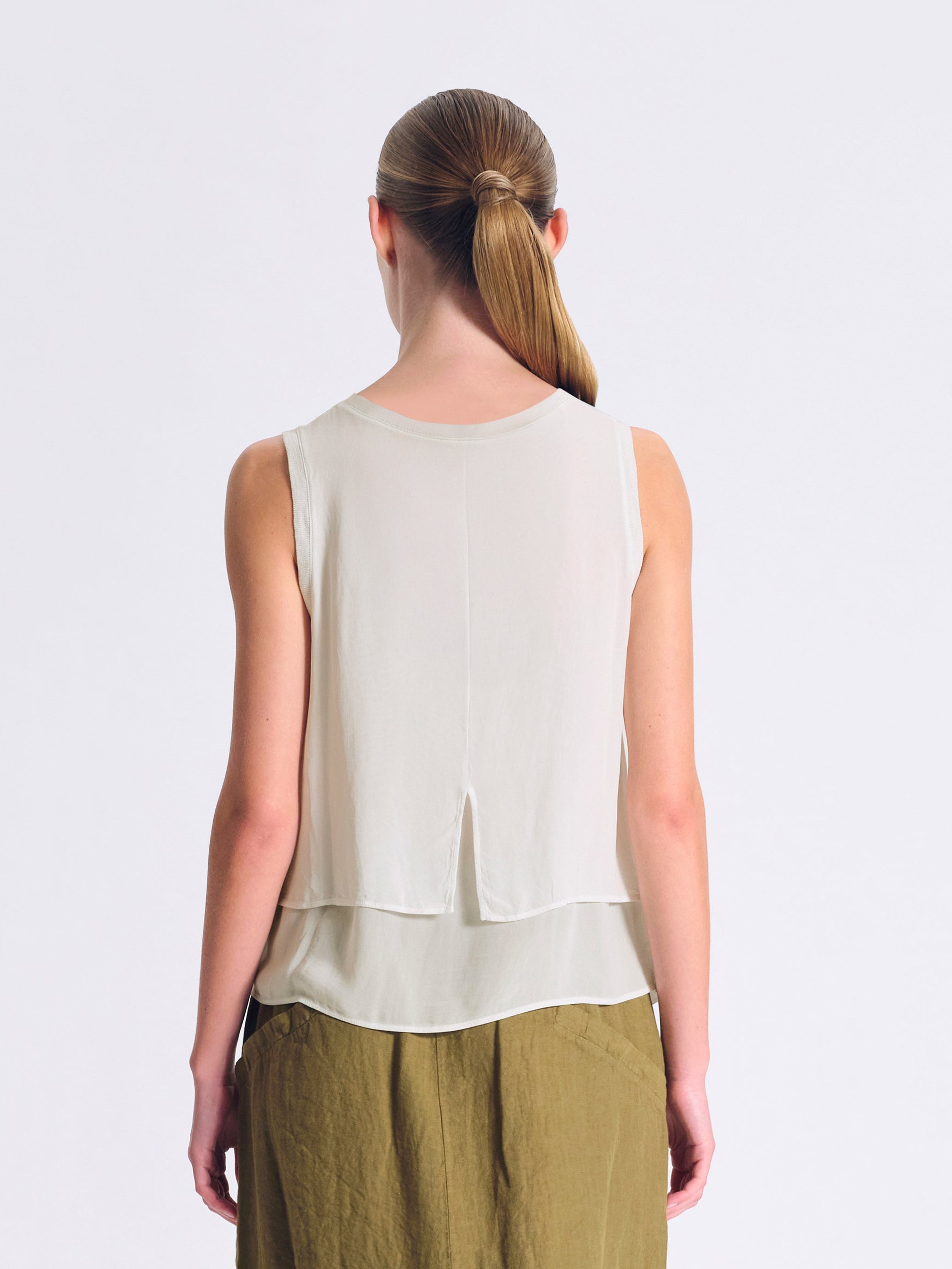 SLEEVELESS CONTRAST LAYER TOP CHALK
