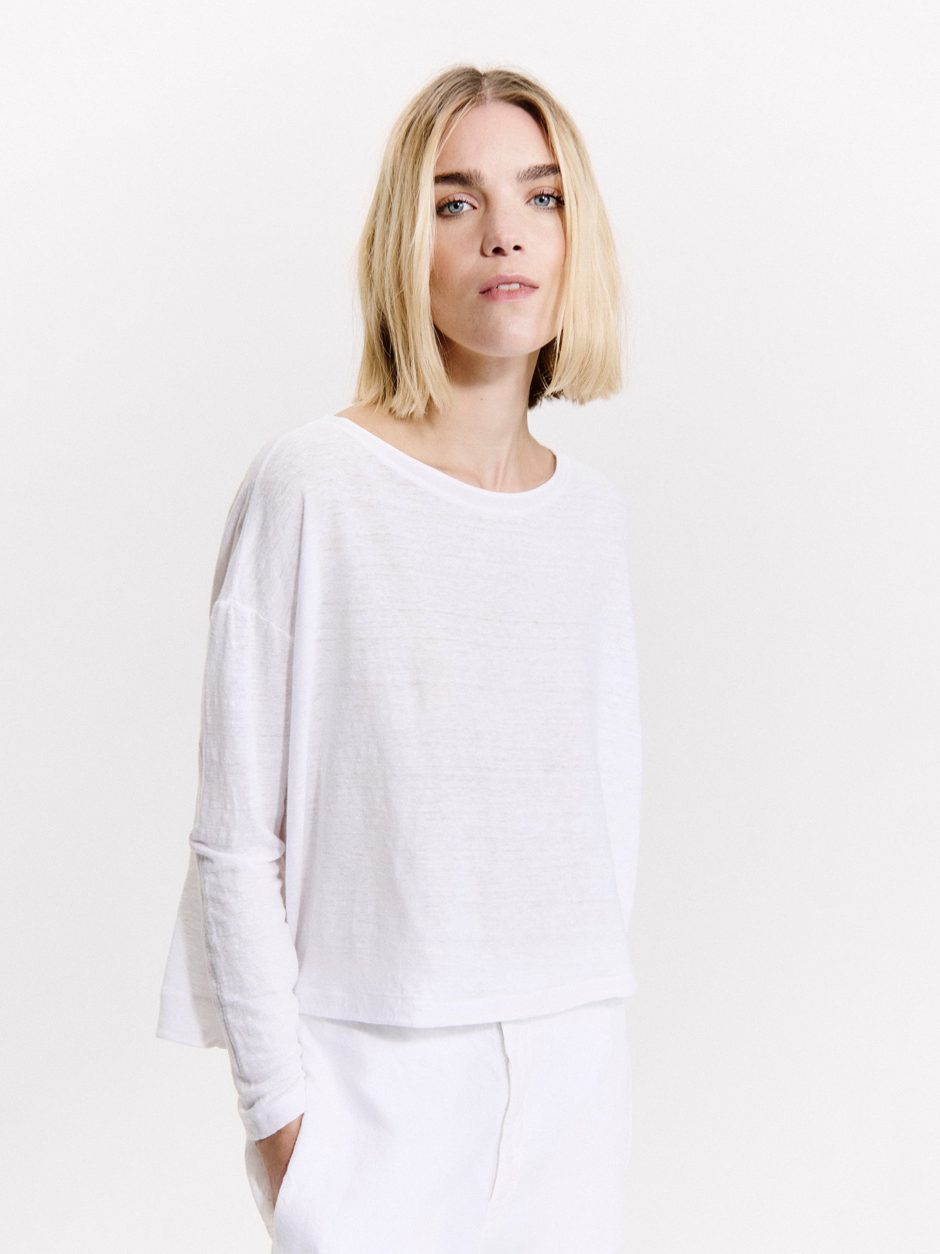 LINEN BUTTON BACK TEE