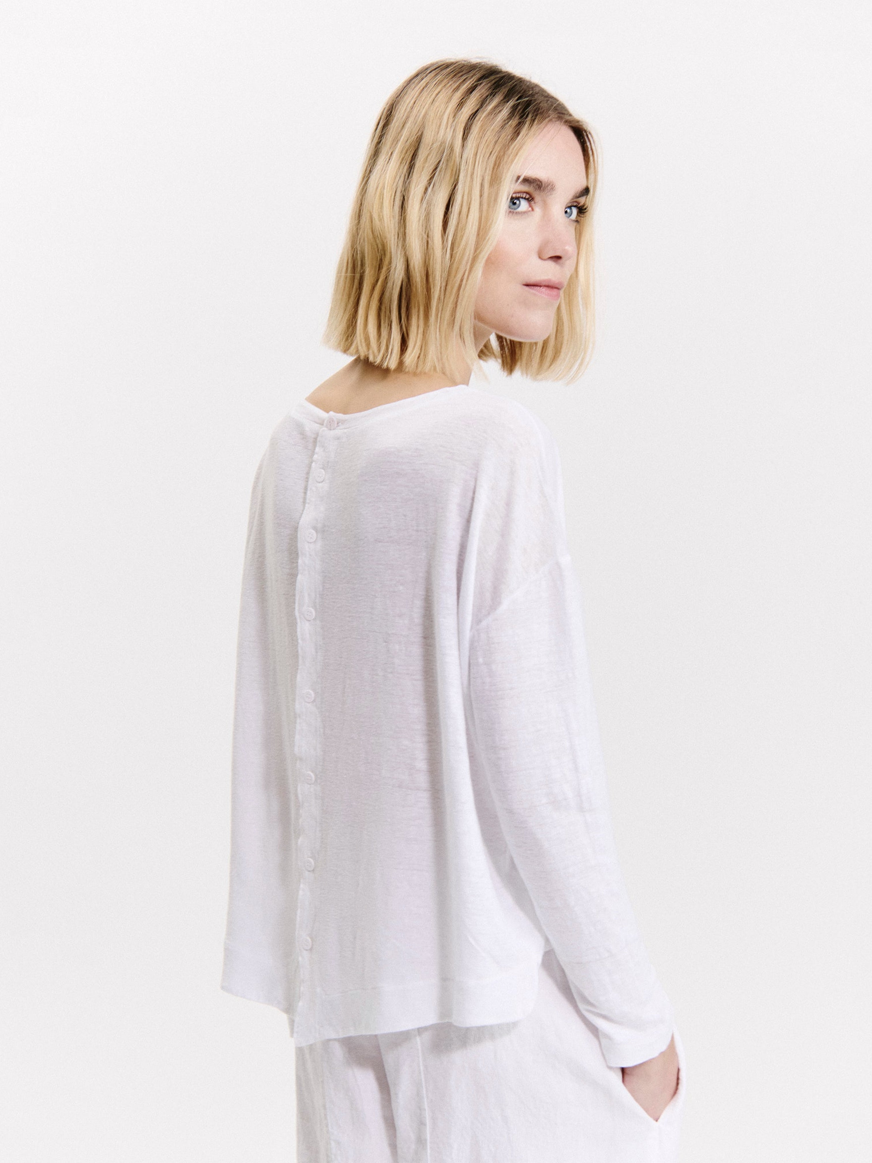 LINEN BUTTON BACK TEE
