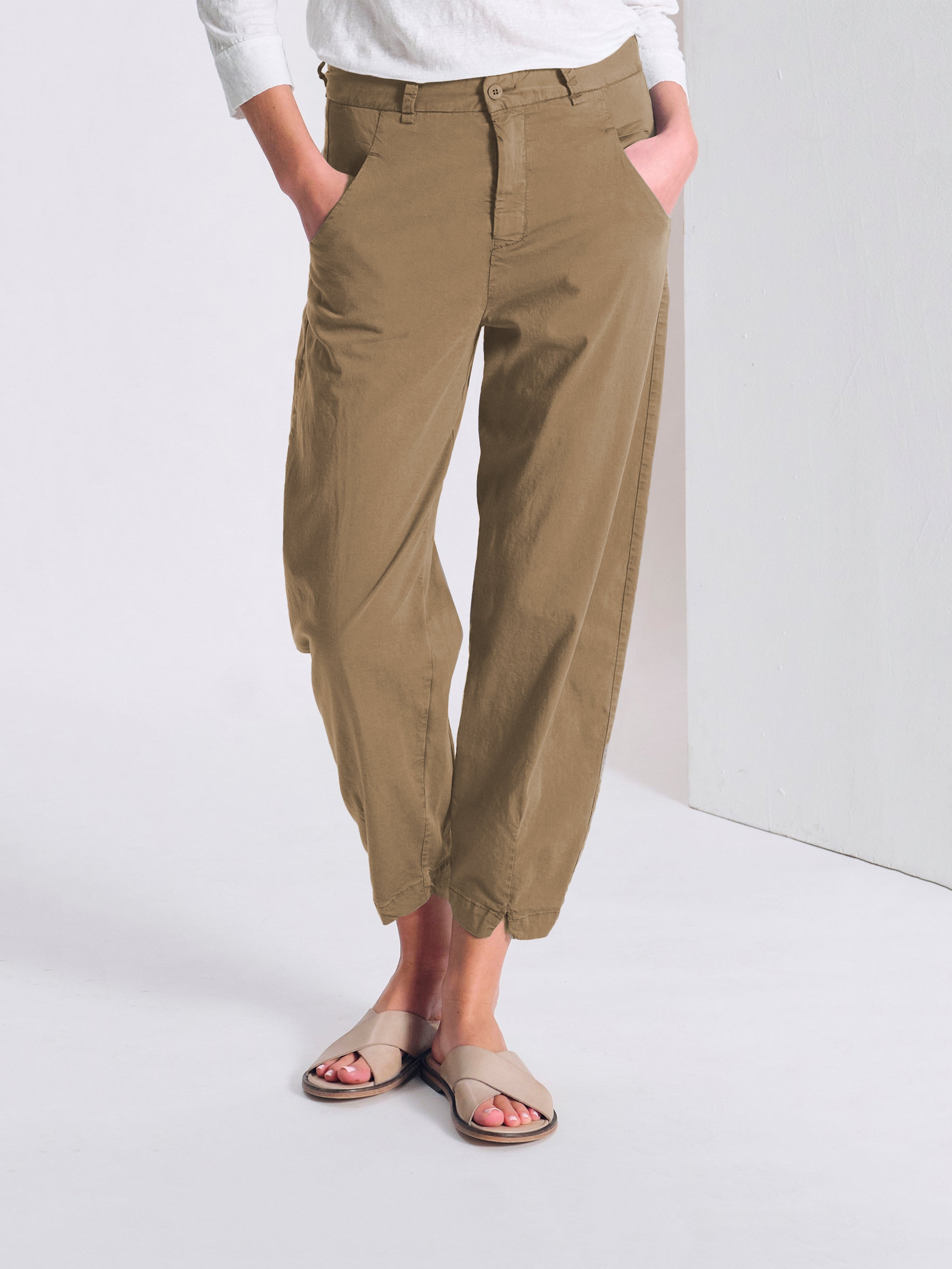SIGNATURE STRETCH PANT NUT