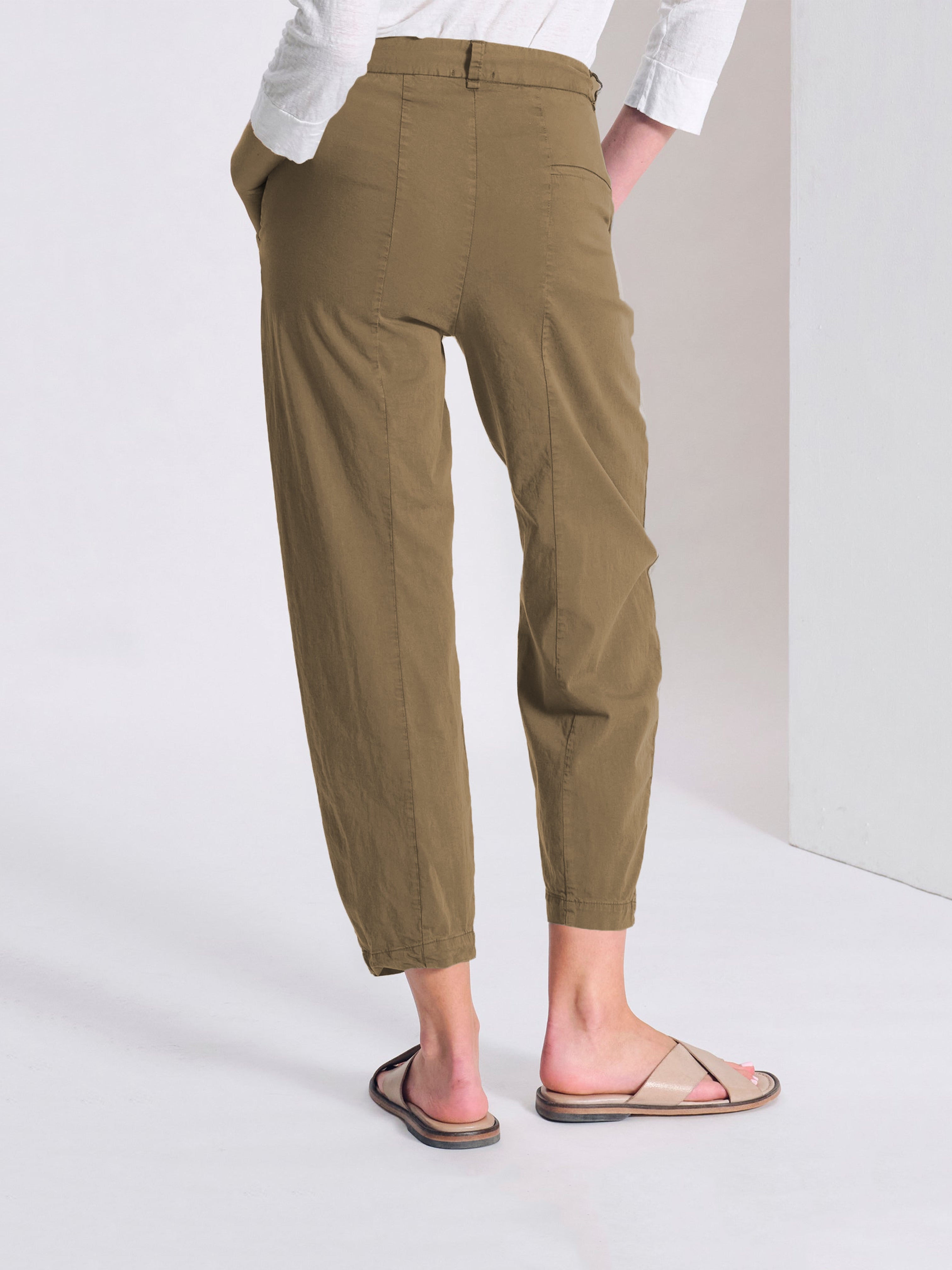 SIGNATURE STRETCH PANT NUT