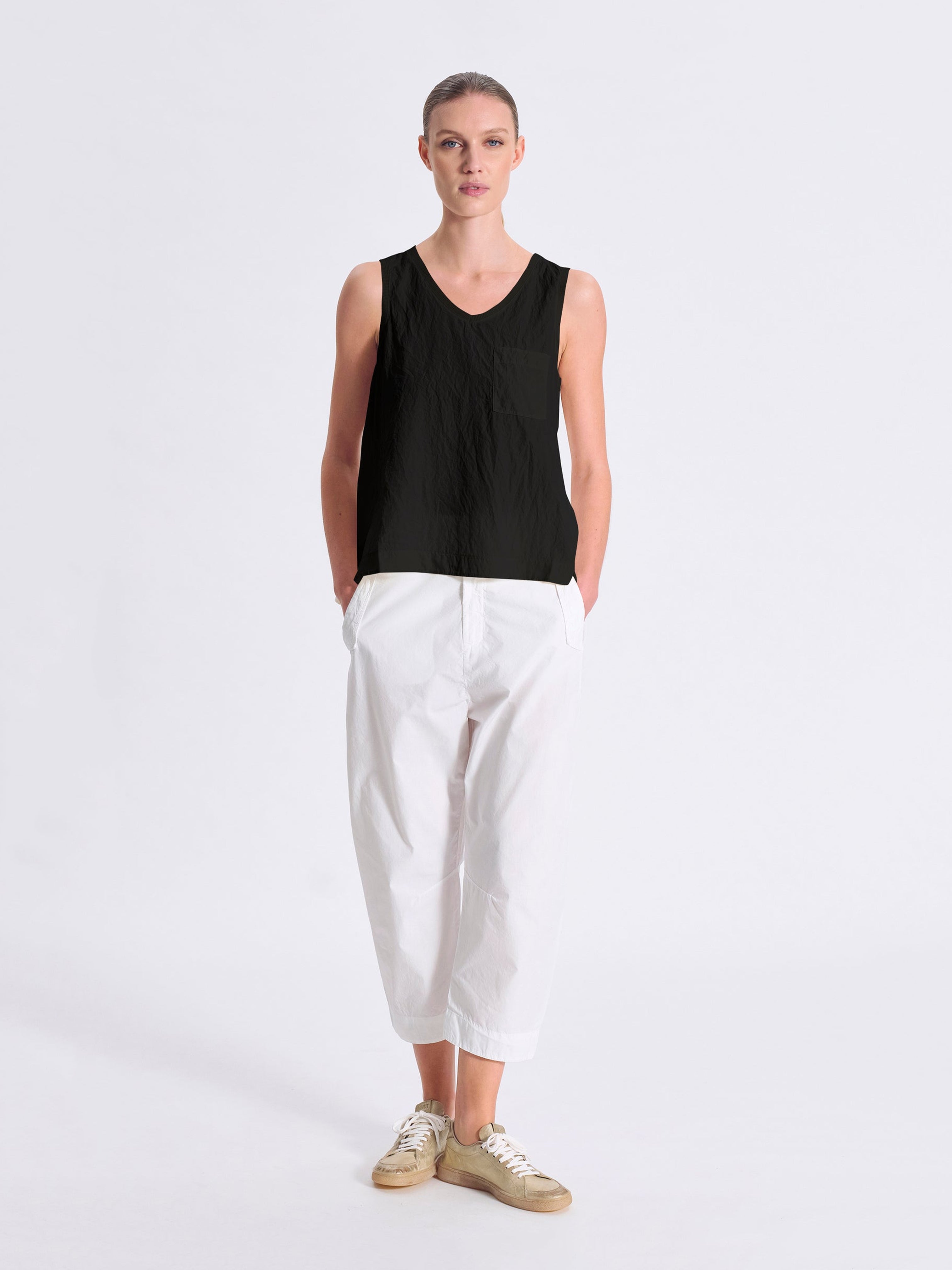SILK BLEND VNECK TOP BLACK